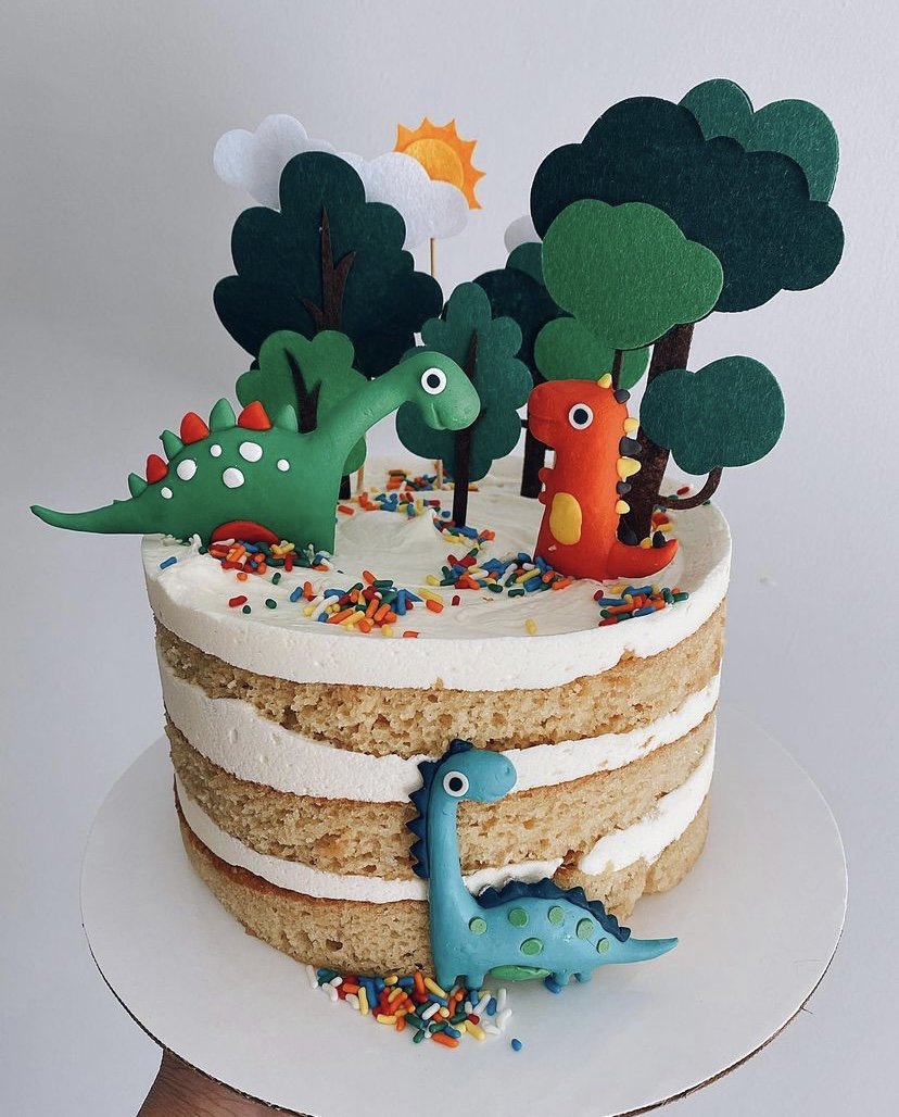 Dino Themed Vanilla cake 