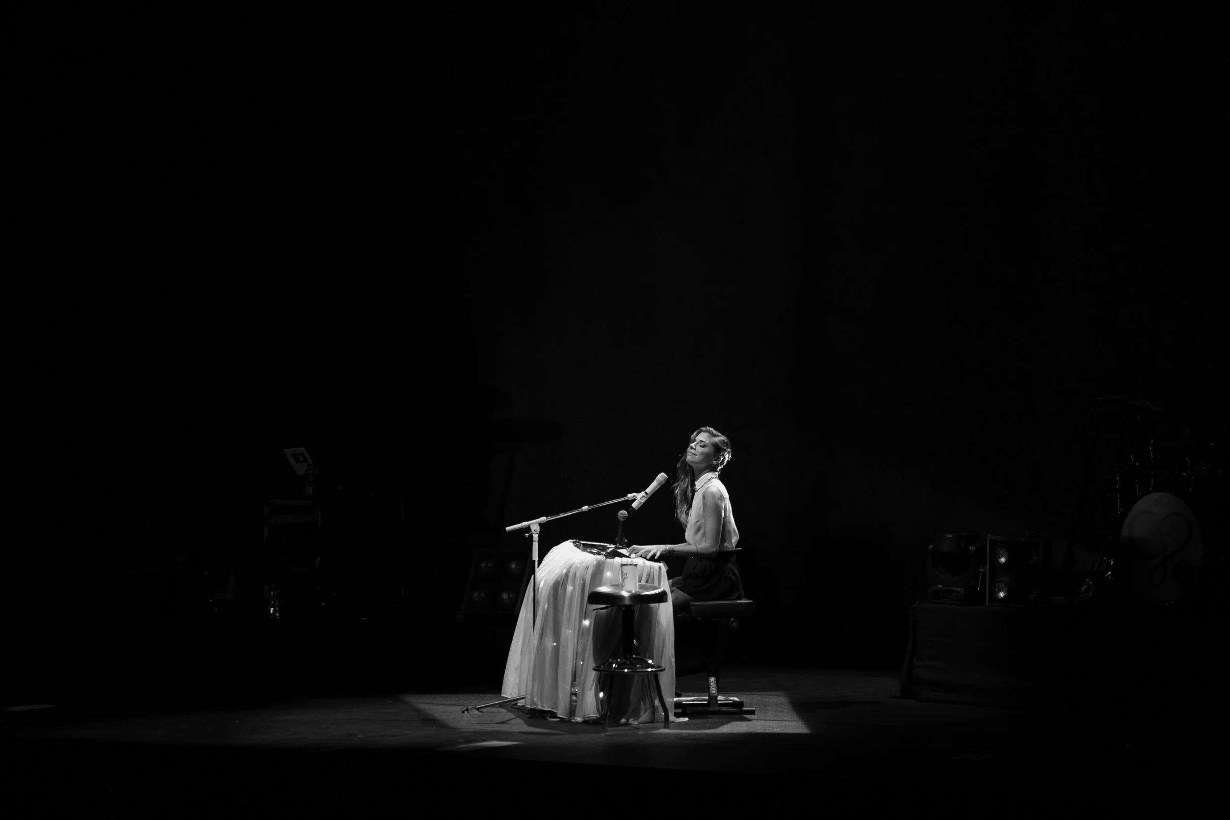  Christina Perri live in Manila. 2015. 