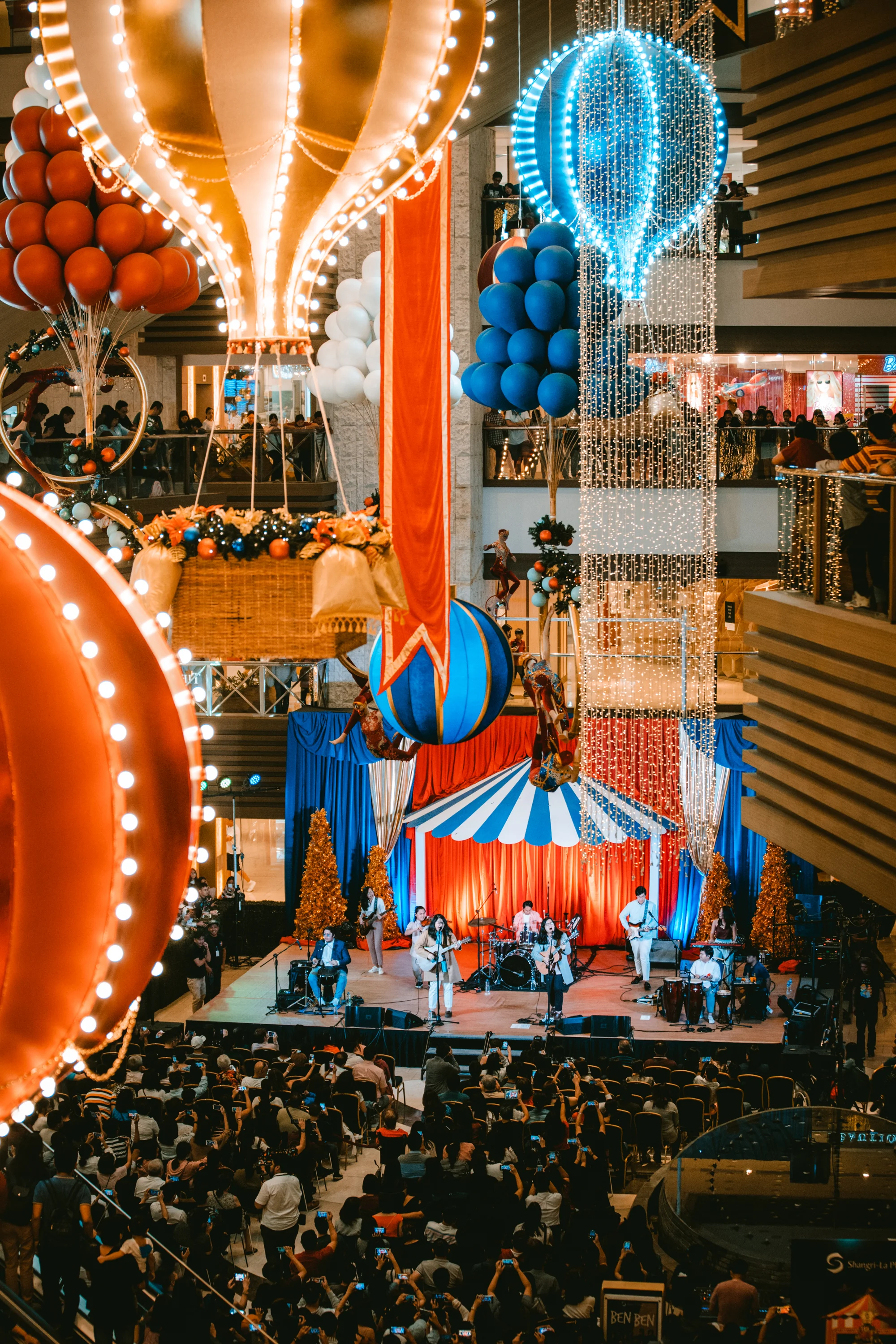  Ben &amp; Ben Christmas show at the Shangri-La Plaza. 2018. 