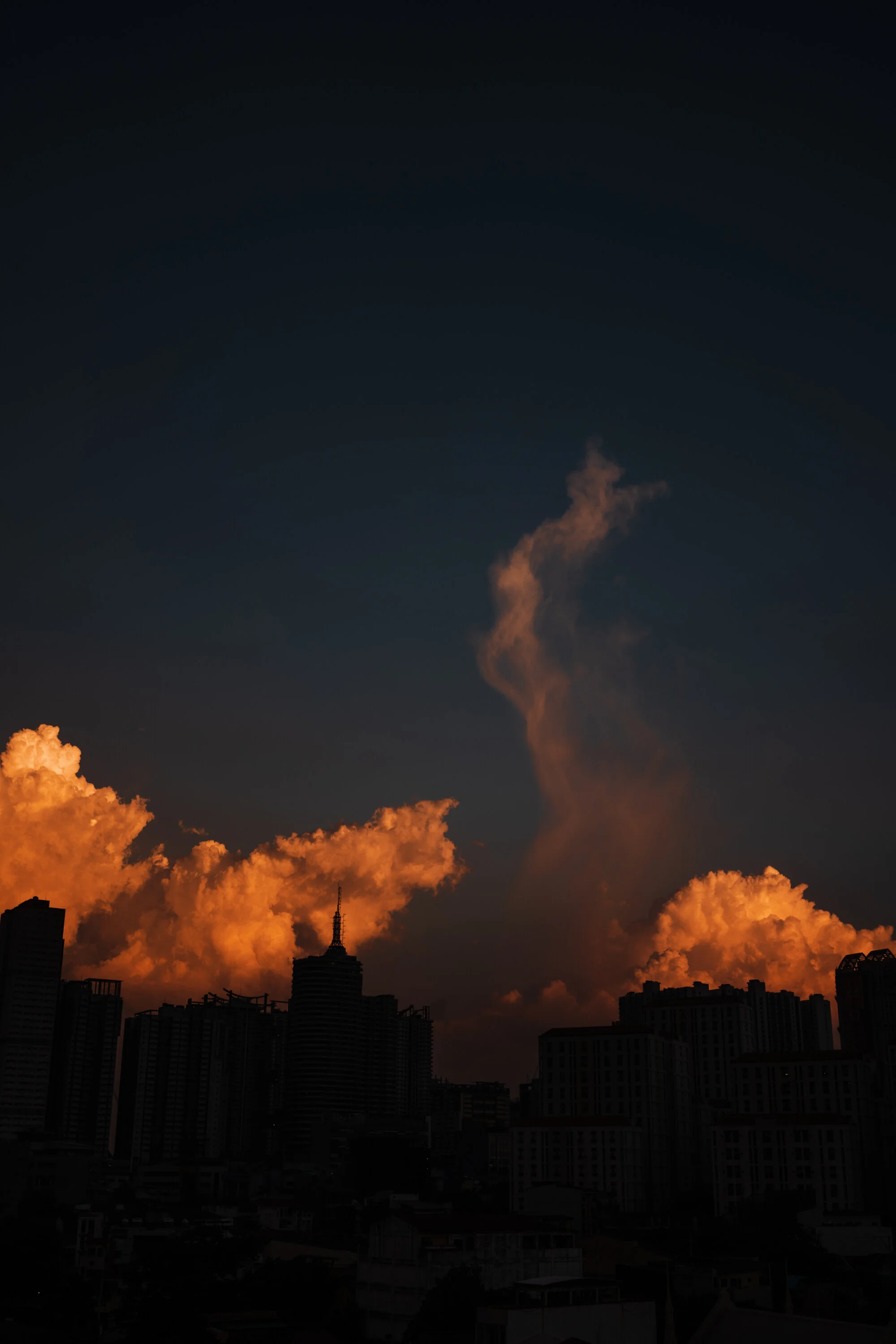  Today's sunset instantly reminded me of the often-quoted poem by Dylan Thomas.  "Do not go gentle into that good night.⠀  Rage, rage against the dying of the light." ⠀  Laban, Pilipinas kong mahal. #JunkTerrorBill  (Fight on, Philippines, my love.) 