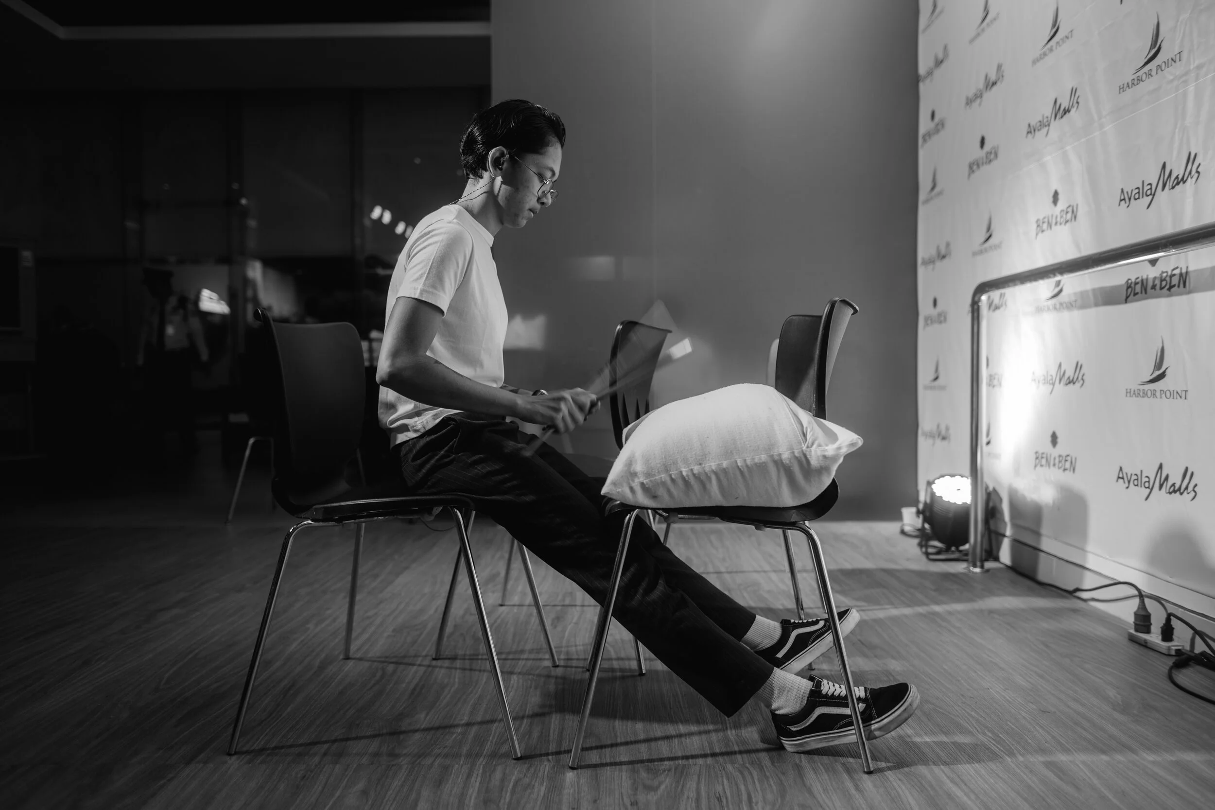  Jam Villanueva of Ben &amp; Ben warming up backstage. Subic 2019. 