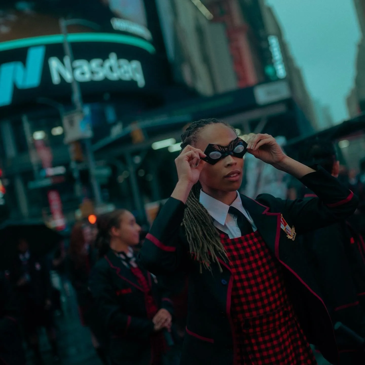 earlier this month with @netflix ☂️

had so much fun shooting this ad for the premiere of @umbrellaacad season four! two days of shooting all over the city with @marccrousillat and @arzuzusalman culminated in a flash mob in the middle of Times Square