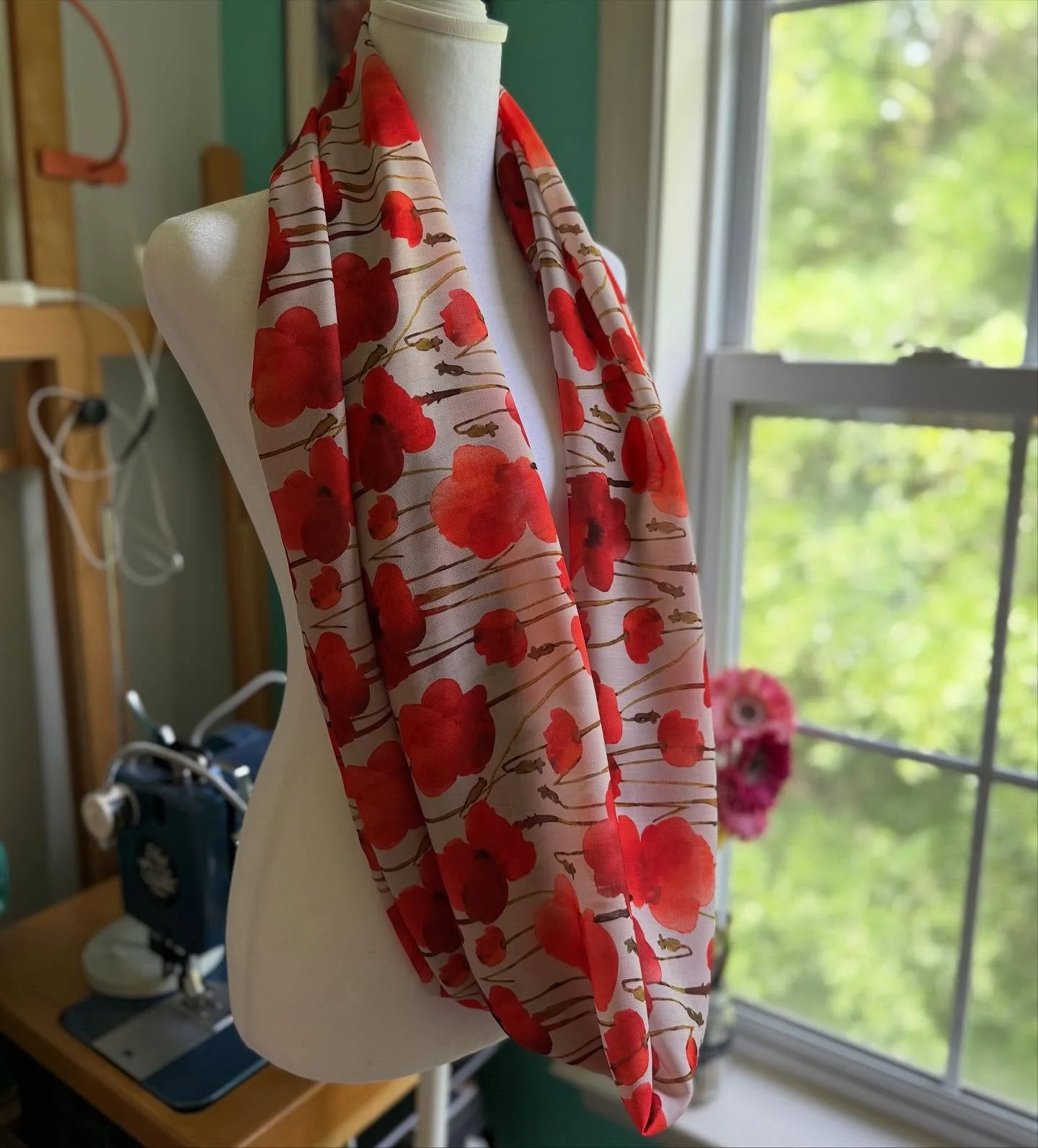 In addition to a range of bags, we will have some additional accessories in our booth at @indieuntangled this Friday, including ready to wear (or gift) sewn cowls! 

The Poppies, Evergreen, and Jade Pebble prints are light and soft -perfect for the t