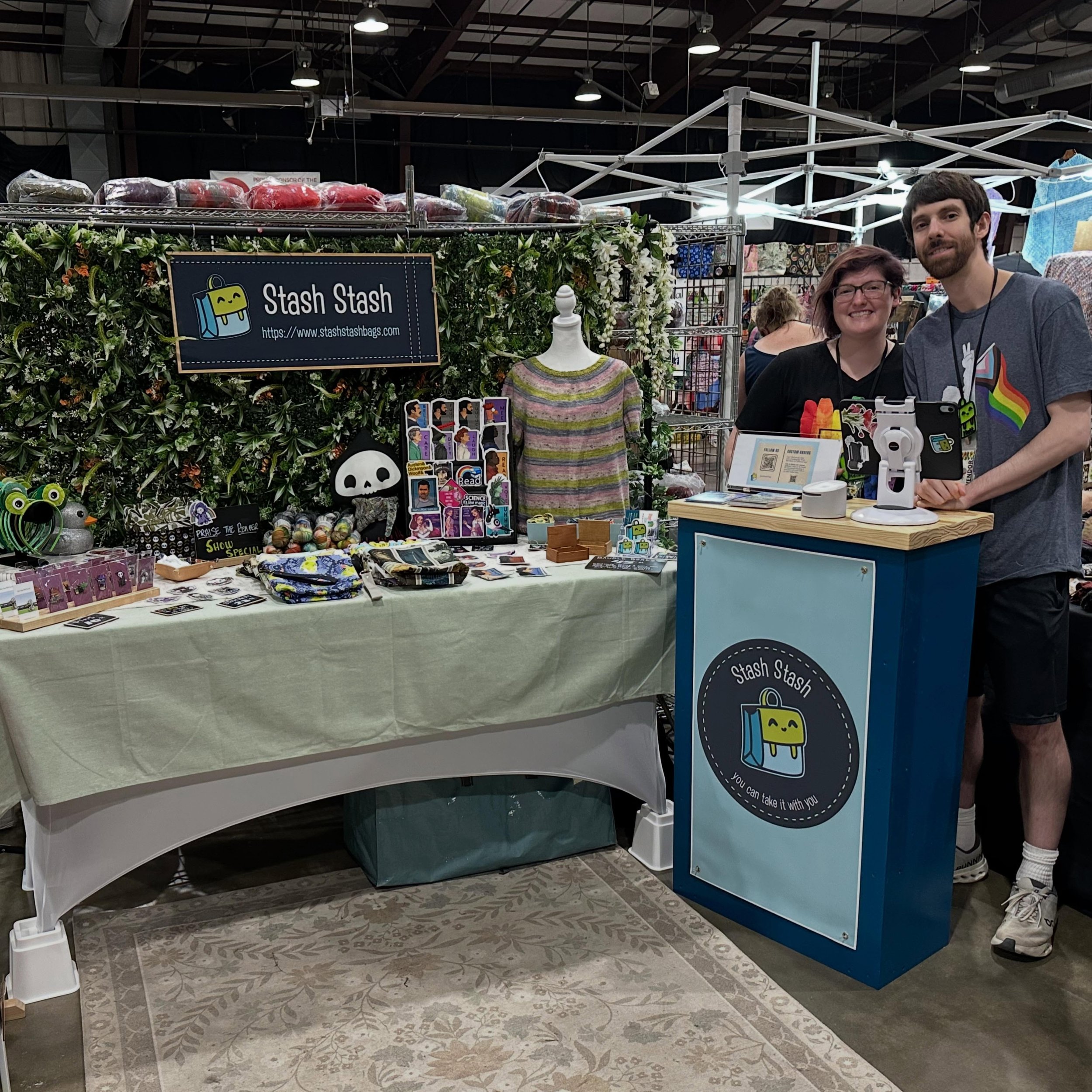And that's a wrap on Day 1 of the Virginia Fiber Festival! Come see us tomorrow 10am -3pm at the Augusta Expo Center in Fishersville. 75+ other magical makers are at this free event with fiber, accessories, activities, and AC 😜

#stashstashbags #vir