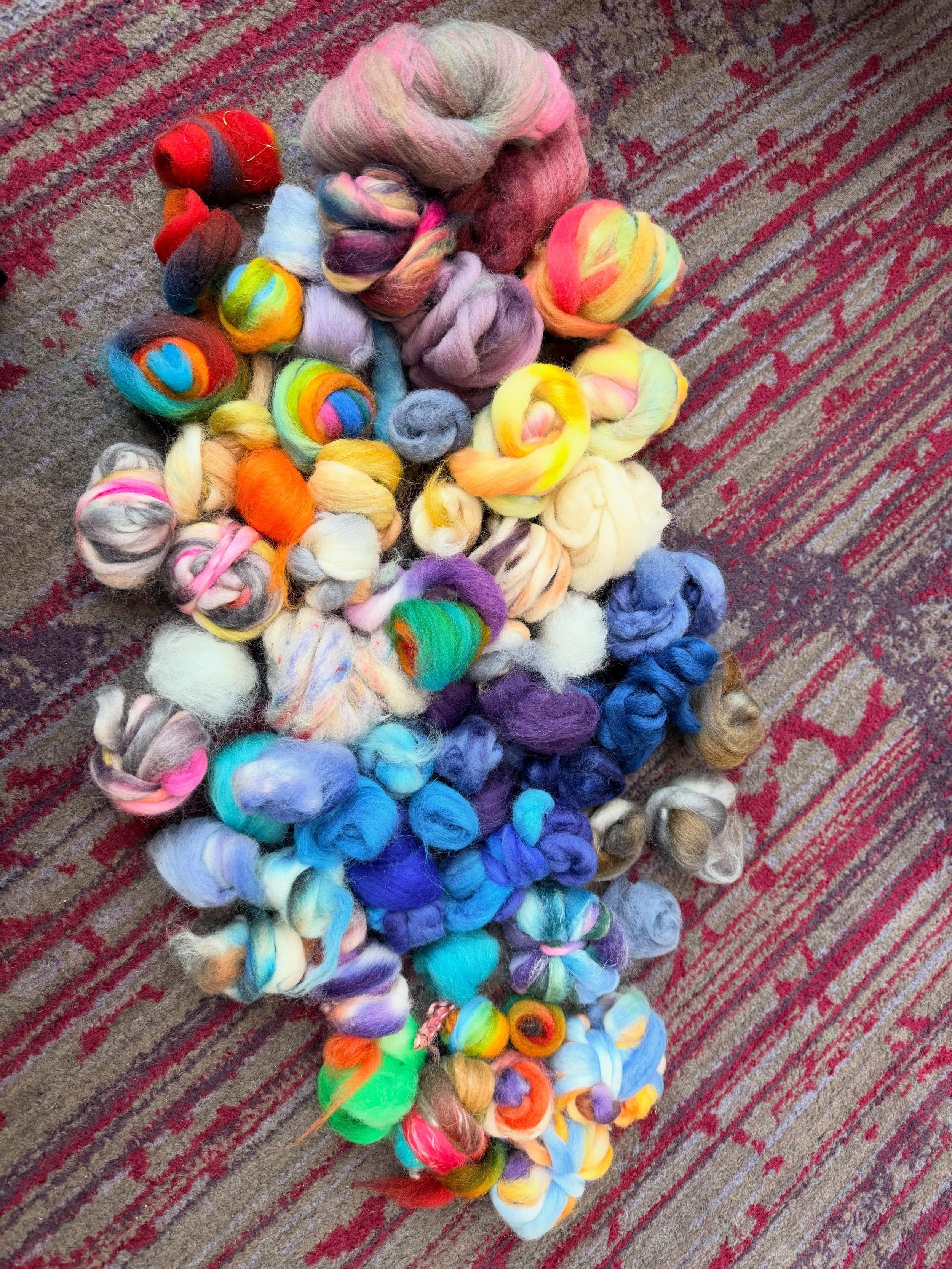 I had an AMAZING time tagging along with @cesiumyarn to vend at @stockinettezombies Public Knitoxication -something you should immediately sign up to attend and shop at next year. Thursday I got to walk around some of the stunning local parks, eat my