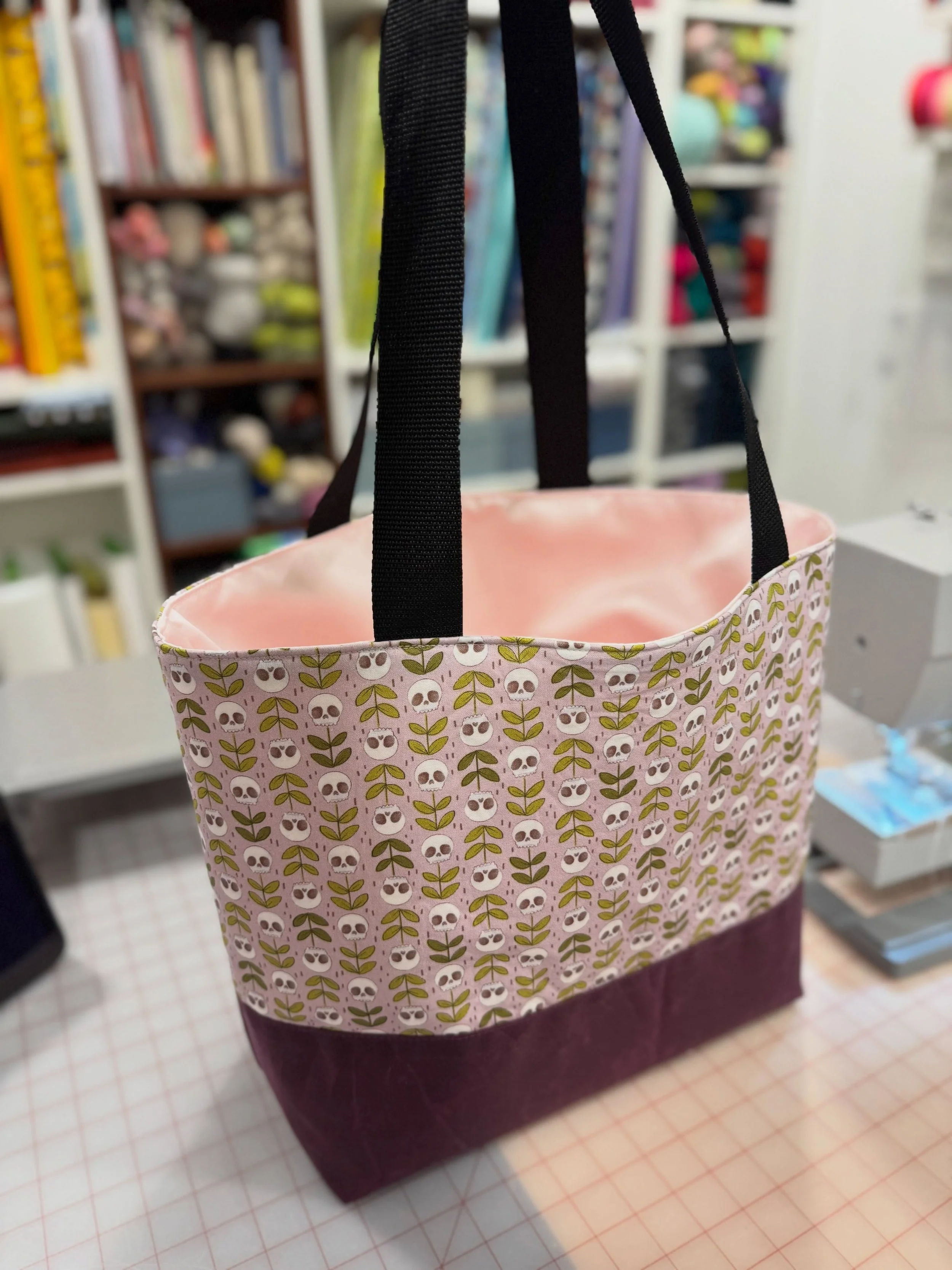 I cannot even begin to tell you how awesome it is when you send me pics of how you're using your bags!! This Pretty in Pink tote was my favorite OOAK that I made for our booth at @visitoccoquan this past weekend (I'm fabric hunting to see if I can fi