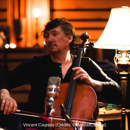 Discussions at the 6b, in Saint-Denis, in July 2019. (Crédits_ ©HannahAngely).(2).png