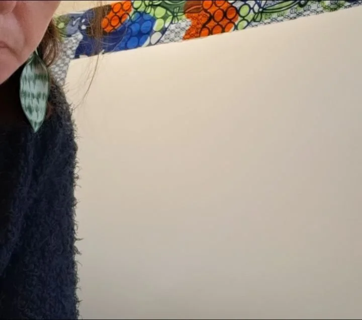 It's a feeling of needing to move that makes me paint. A translation.... ☆

Yemanja, betray her and angry dragons lie in wait. She's suffers no fools. No fools at all.

All washed away.