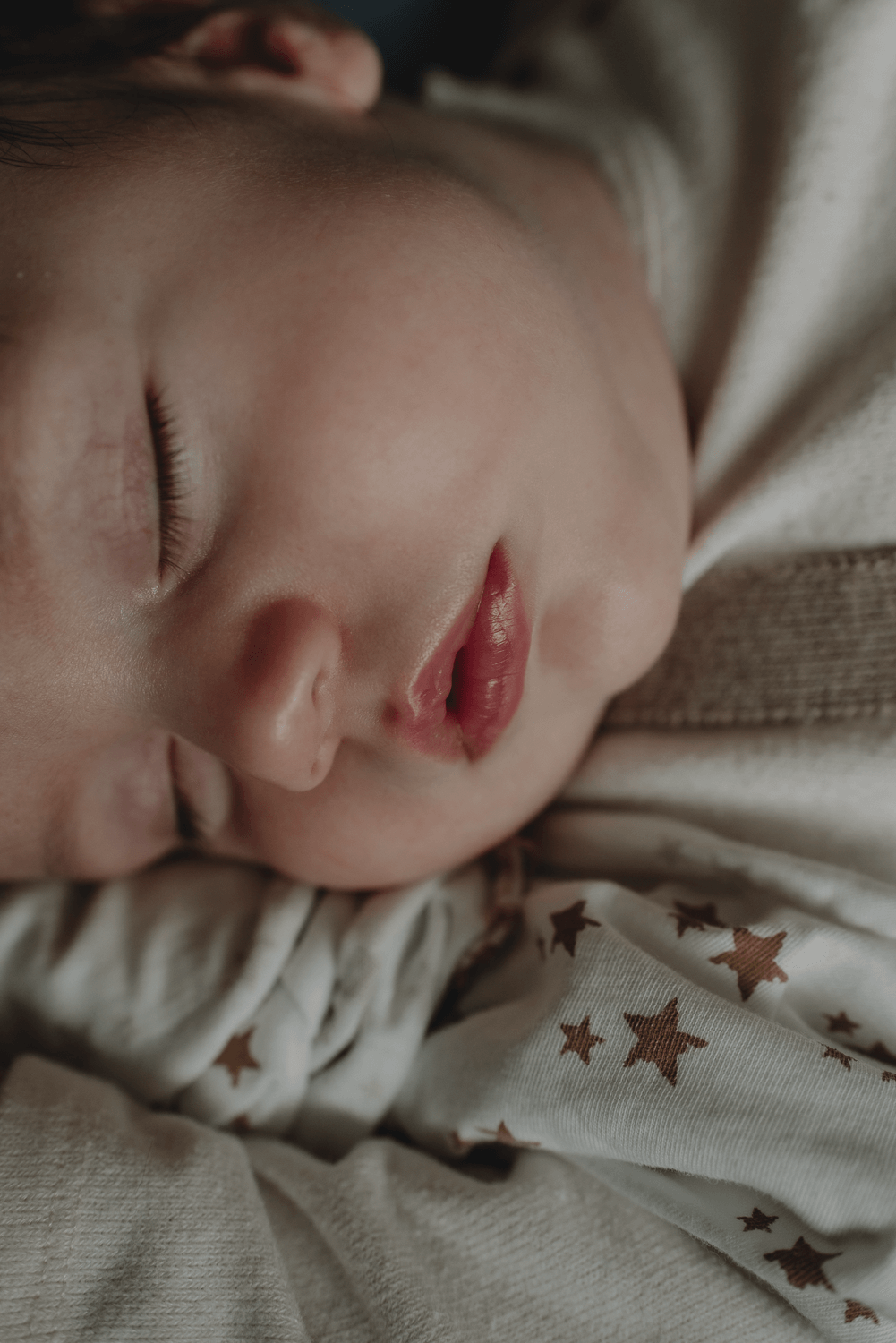 Newborn photoshoot in Haarlem by Vicky McLachlan Photography | Catanho Family_16