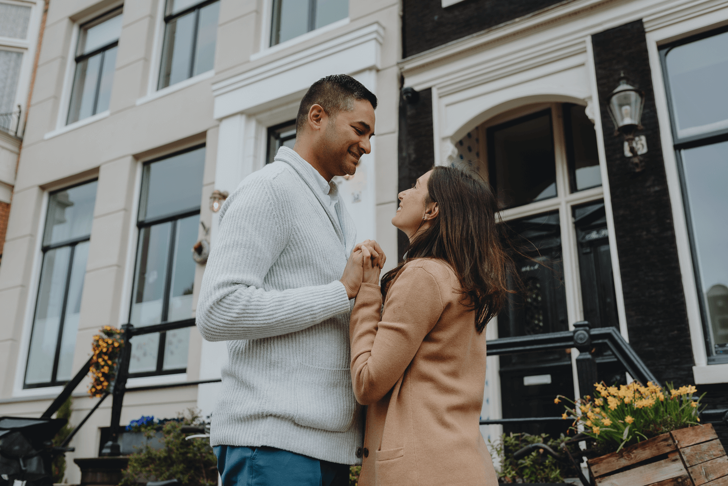 Family Photoshoot in Amsterdam by Vicky McLachlan Photography - American Family with husband and wife holding each other's hands in front of a Dutch house on Brouwersgracht-1.png