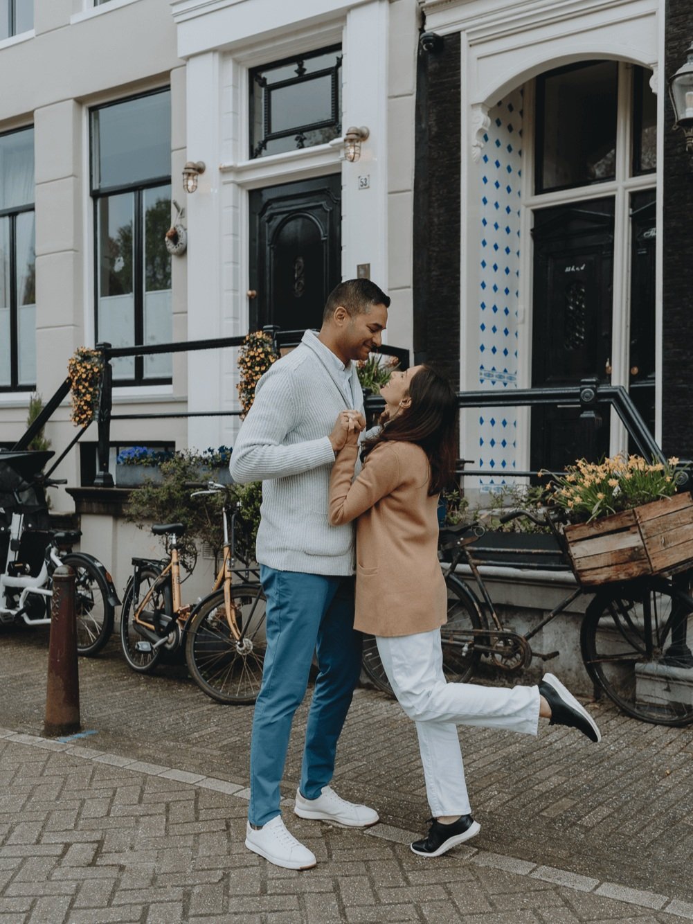 Family Photoshoot in Amsterdam by Vicky McLachlan Photography - American Family with husband and wife holding each other's hands in front of a Dutch house on Brouwersgracht_1-1.png