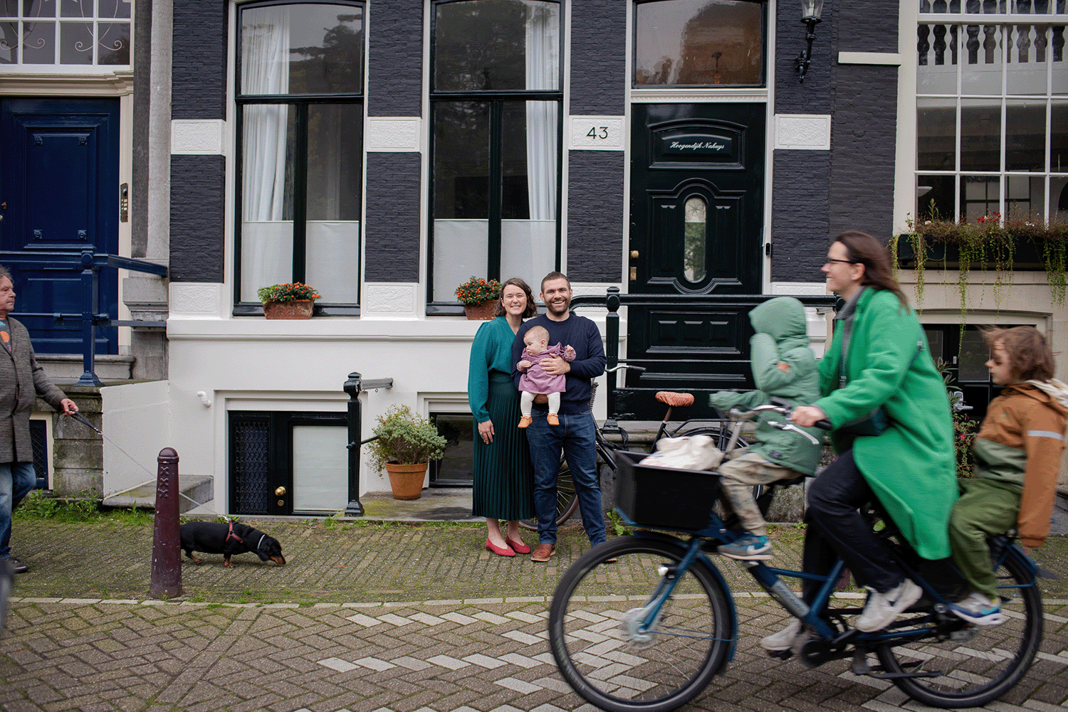 Amsterdam Family Photographer_Vicky McLachlan_Funny photos of people on bicycles in my photos in Amsterdam_1-1-19.png