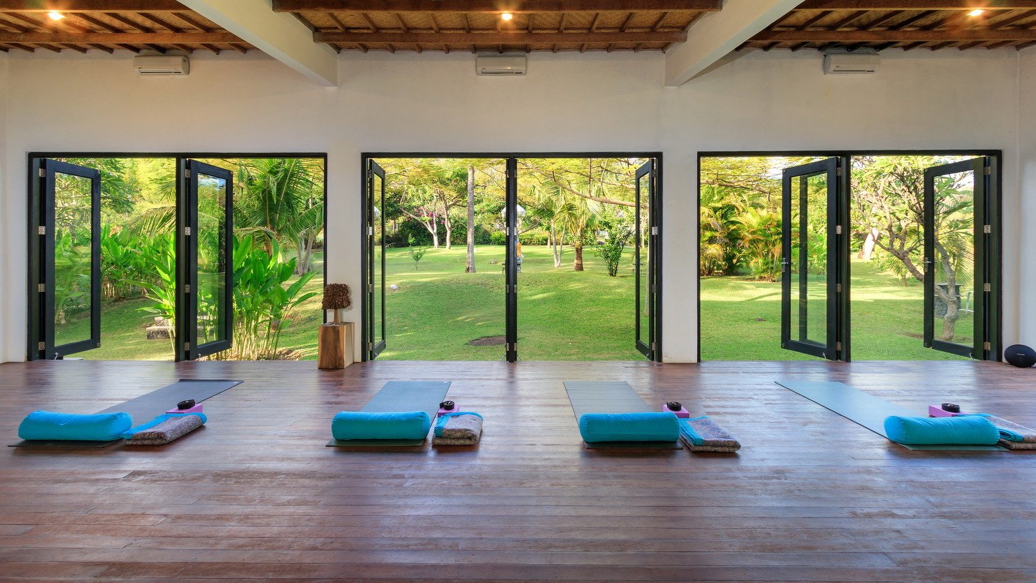 jeda villa yoga shala 2.jpg