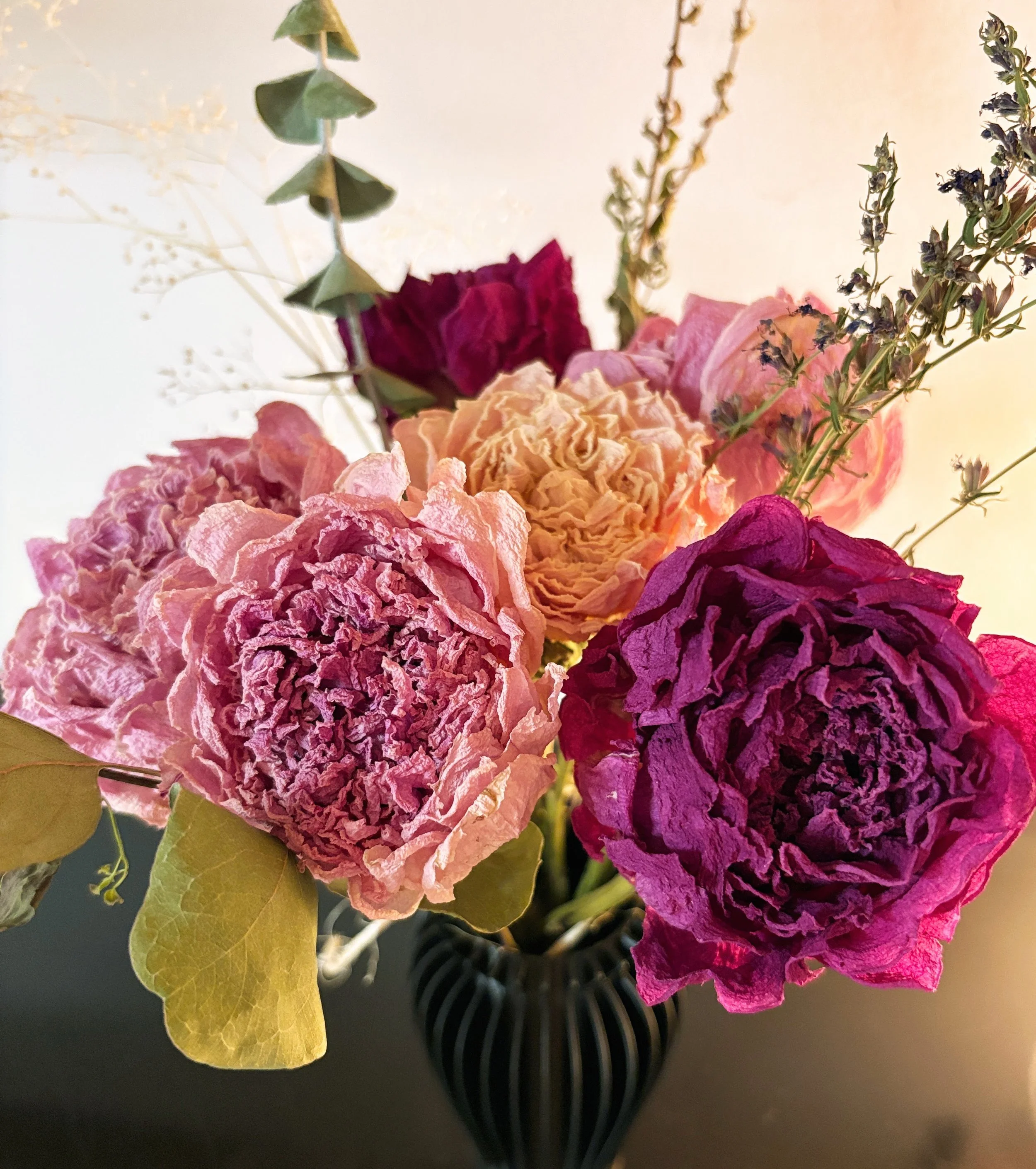 Petit bouquet en vase noir.JPG