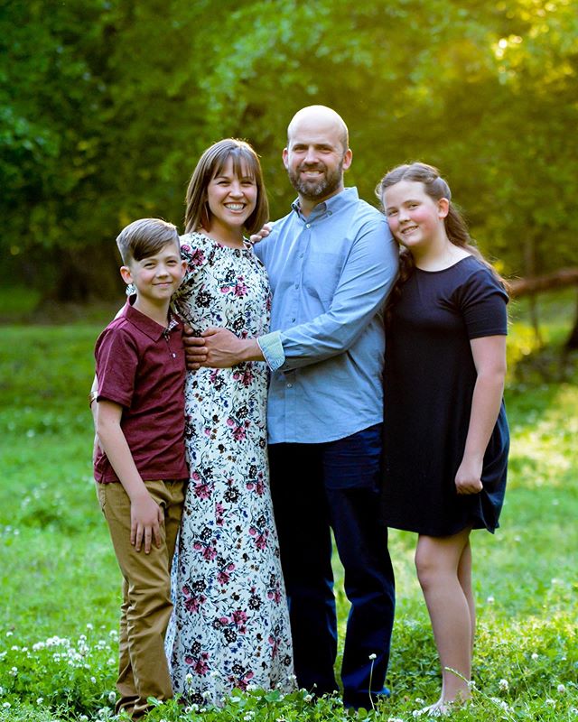 The Singelton fam❤️❤️. If your looking for a last minute MOTHER&rsquo;S DAY GIFT 🌸 (or think your husband might be) have him contact me for a gift certificate for a sitting and receive a free 8x10.  See my story to see a sample of just what you&rsqu