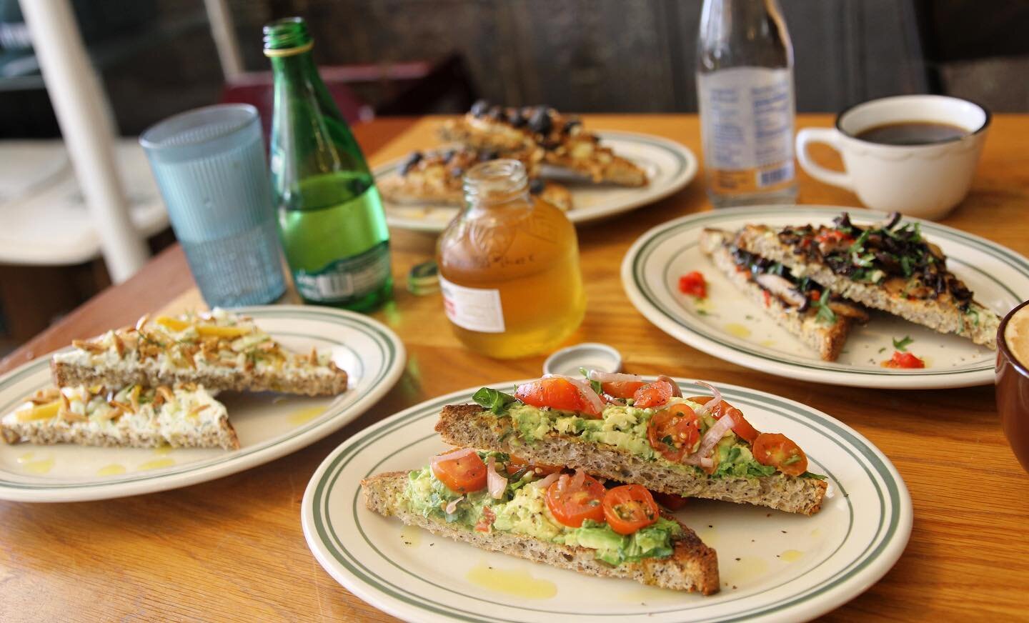 ~a toast~ 🥂🍞! To the new @busboy article up today! Thanks for stopping by. Link in bio! 

#busboy #daytime #daytimebk #cafefood #itsdaytime #brooklyn