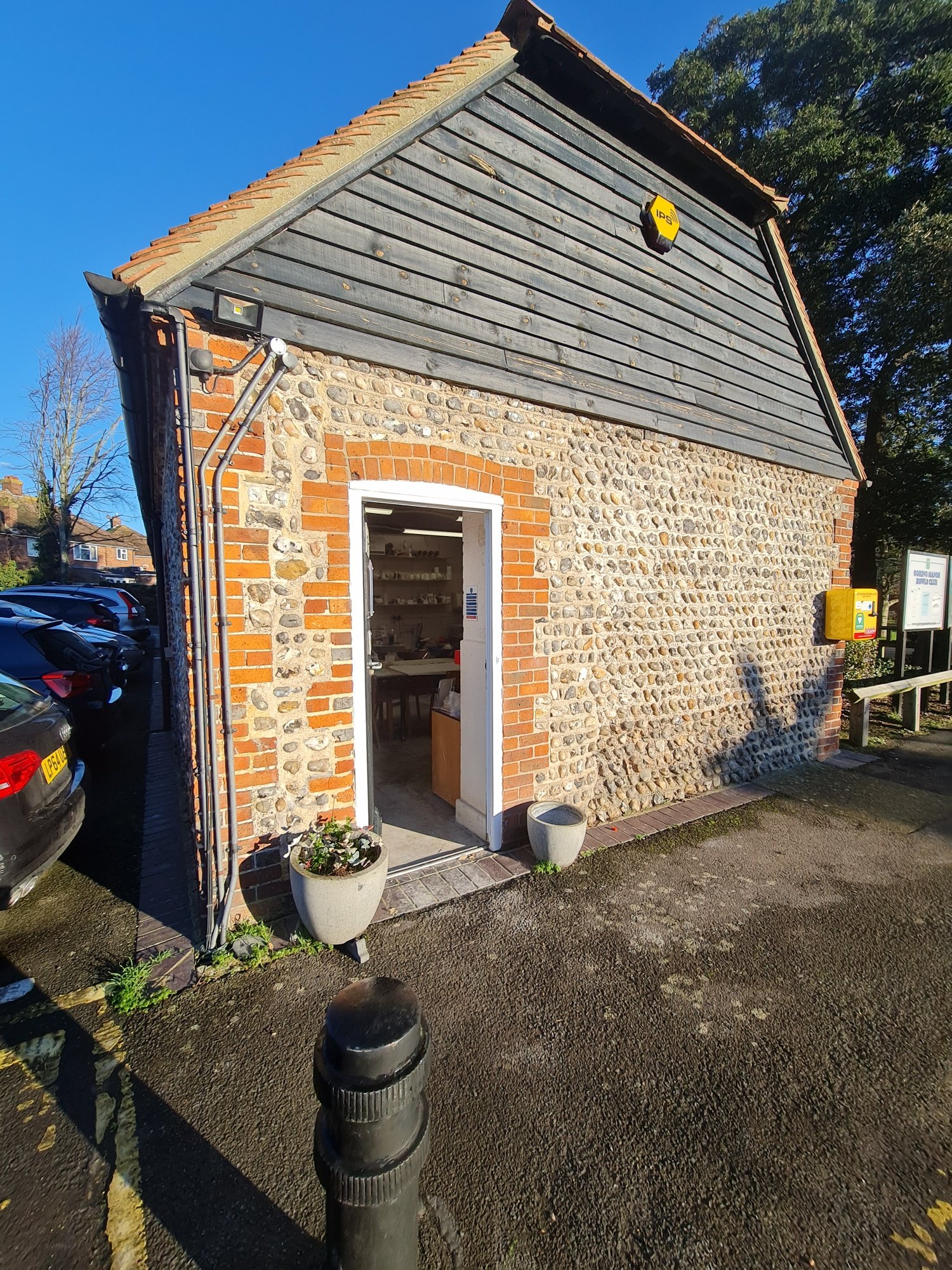 Tuesday pottery class  one term in November to December  one space
