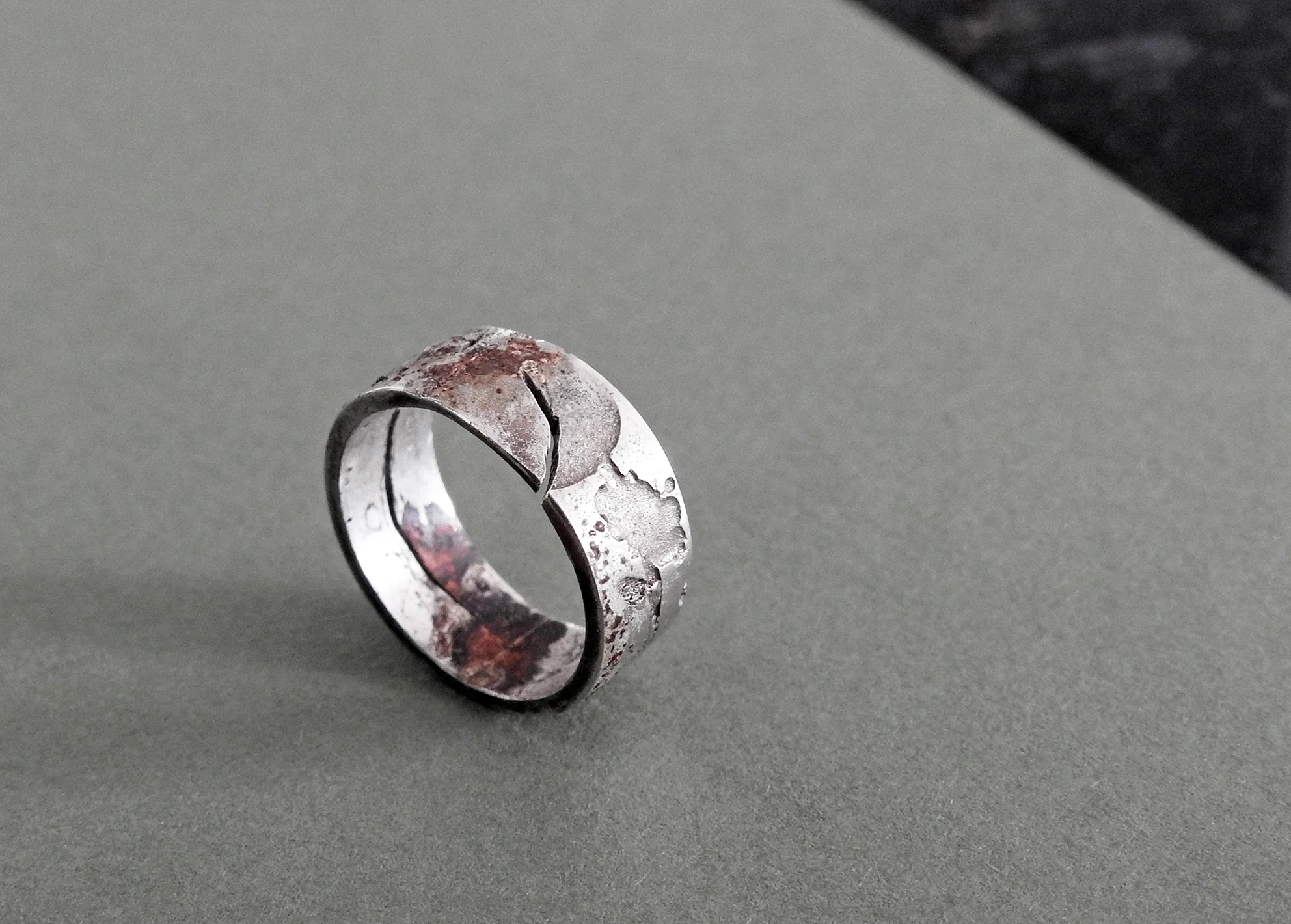 Ring (2019): Silver, Melted Aluminium, Enamel