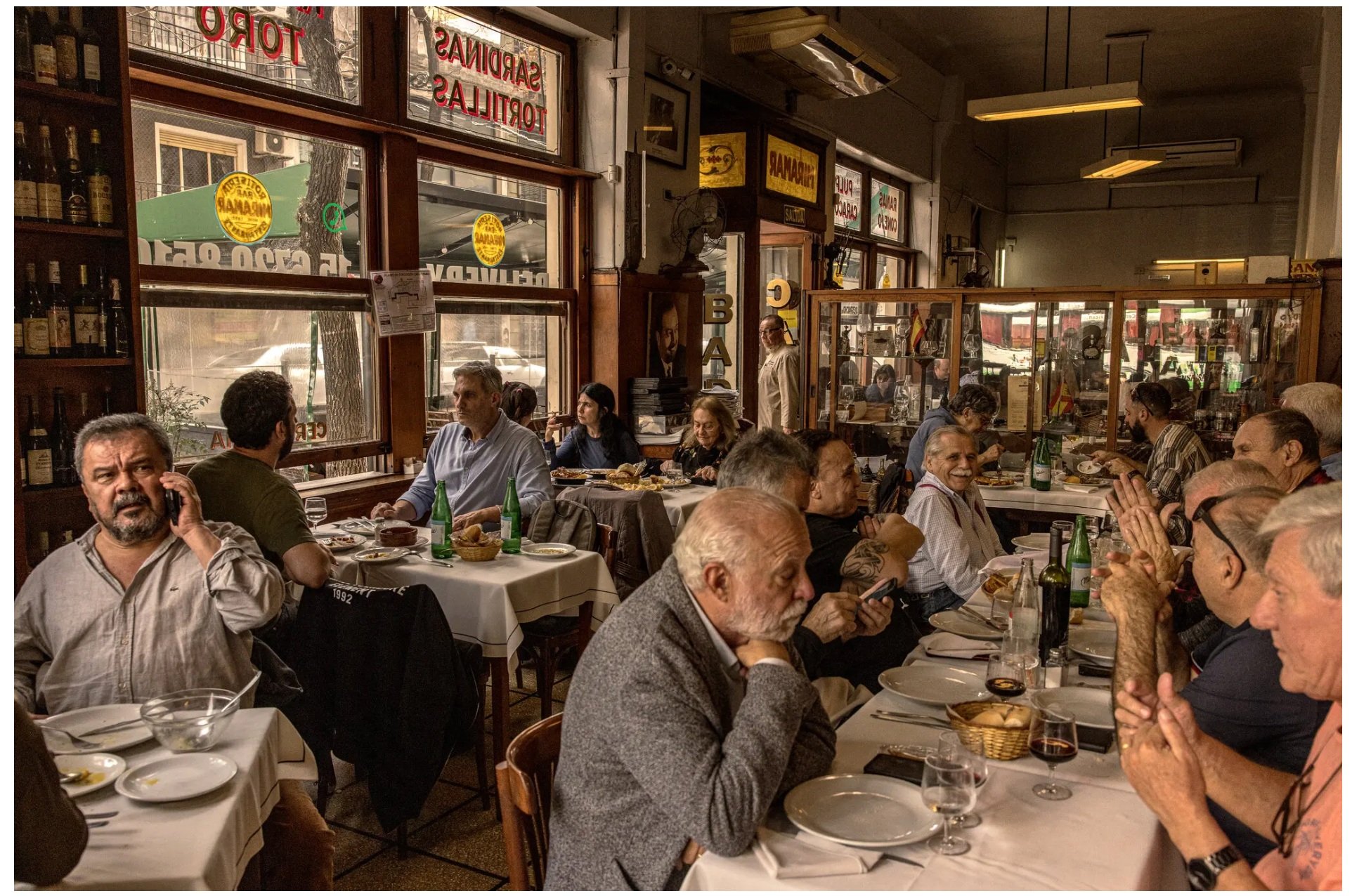 The New York Times - In Argentina, Inflation Passes 100% (and the Restaurants Are Packed) 