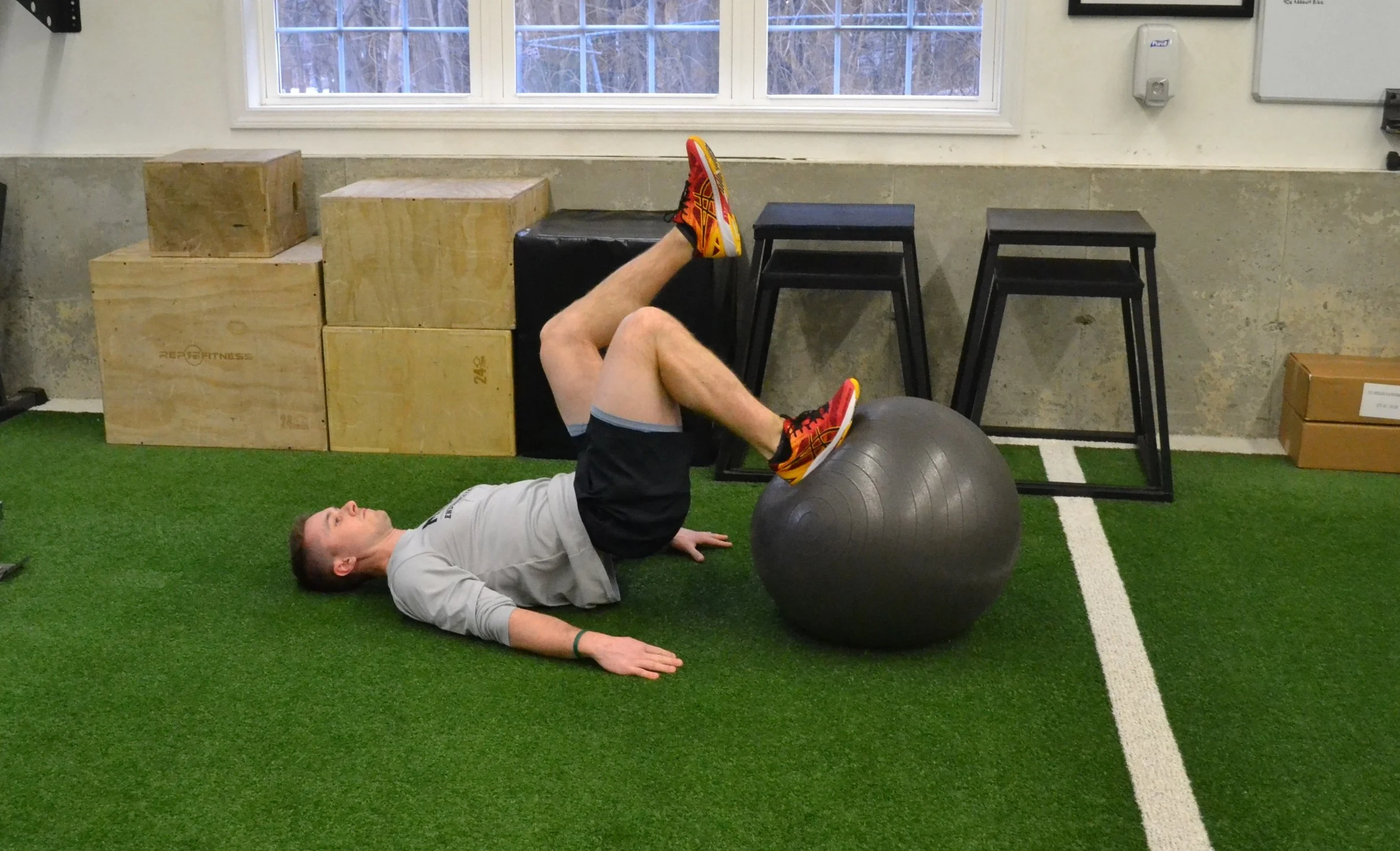 Physio+Ball+Single+Leg+Hamstring+Curl.jpg