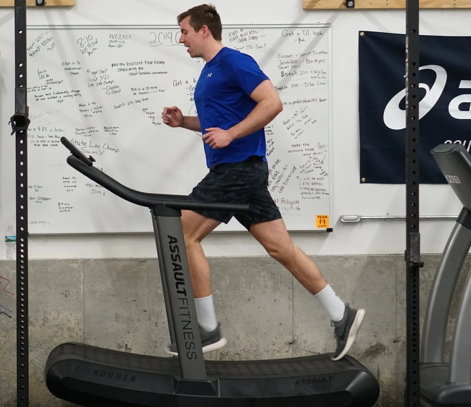 How Running Differs on the Curved Treadmill