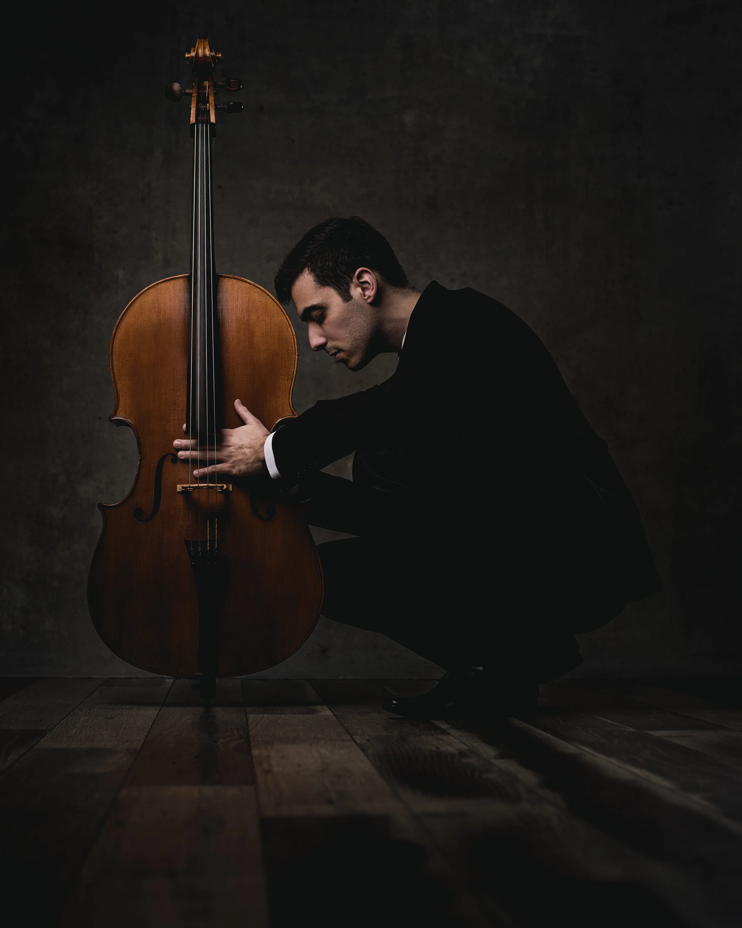 Sam DeCaprio Doctoral Fellow at The Juilliard School 朱莉亚音乐学院大提琴博士;大提琴演奏家