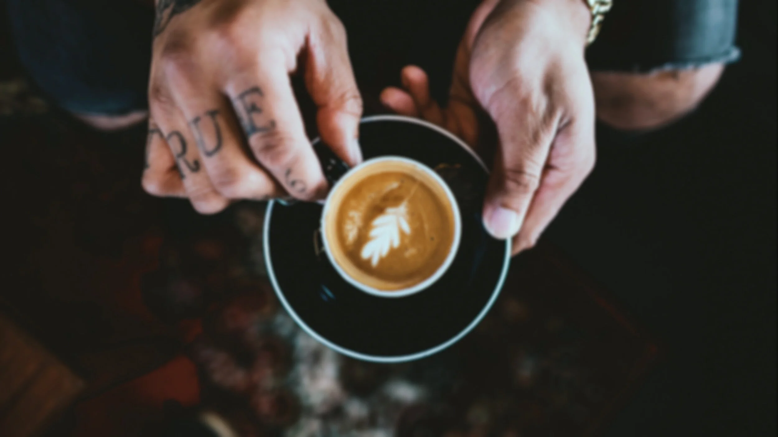 coffee_hands_cup_118012_3840x2160.jpg