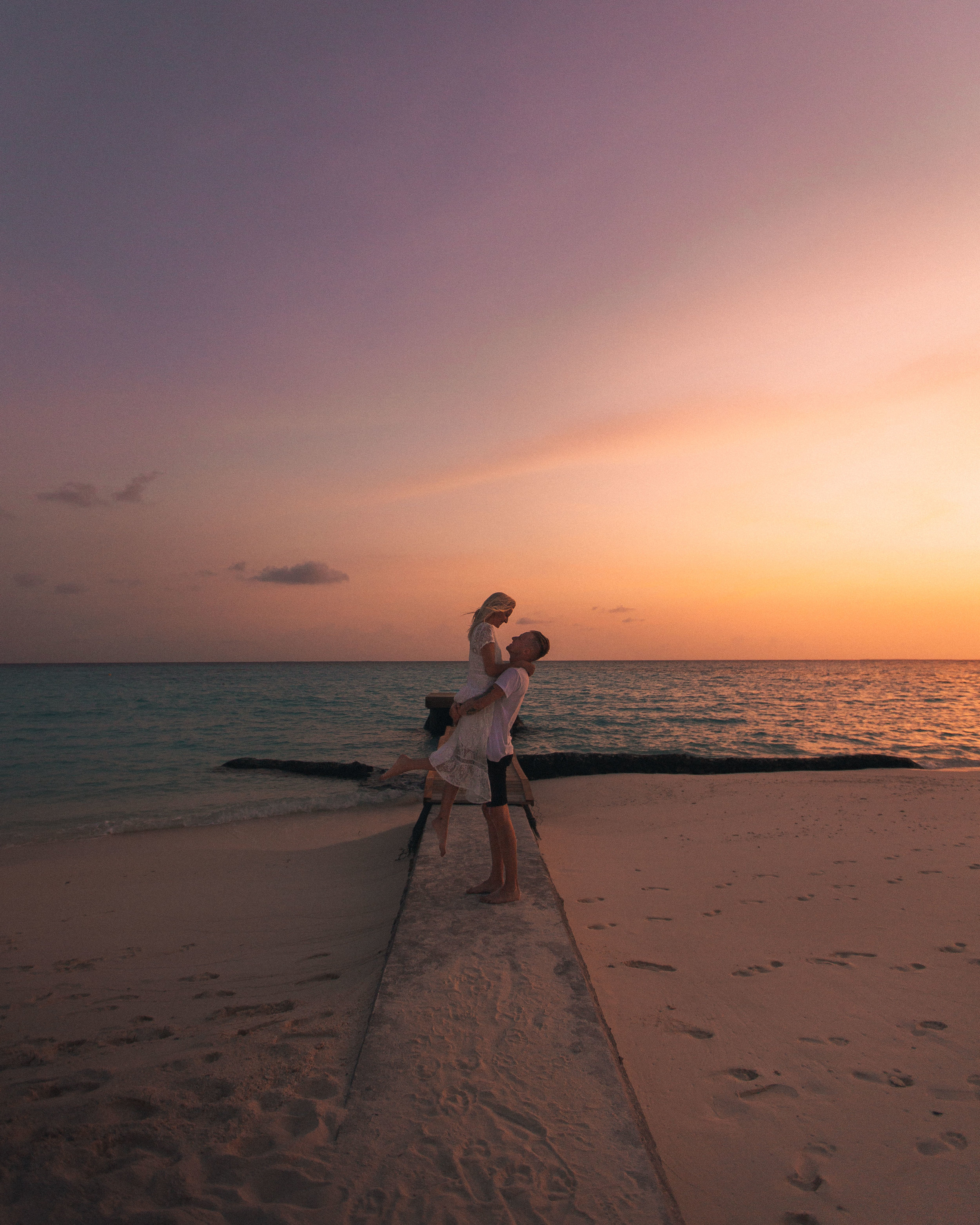 7:00 PM // We made it back to the island just in time to take in the last few minutes of light and reminisce on our magical day on Fushifaru before dinner!