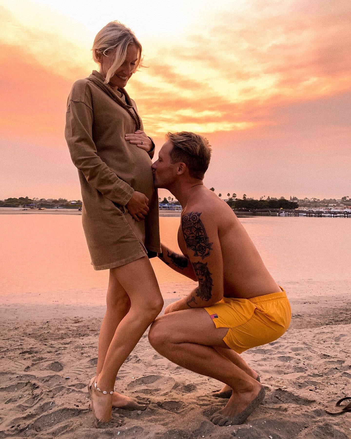 23 WEEKS!!! 👶🏼 We found out we were pregnant right at 4 weeks, so we&rsquo;ve officially been celebrating this little life for 19 weeks already!
.
So insane... last year in the span of 19 weeks we visited like 16 countries 🤣 not in 2020 though!! B