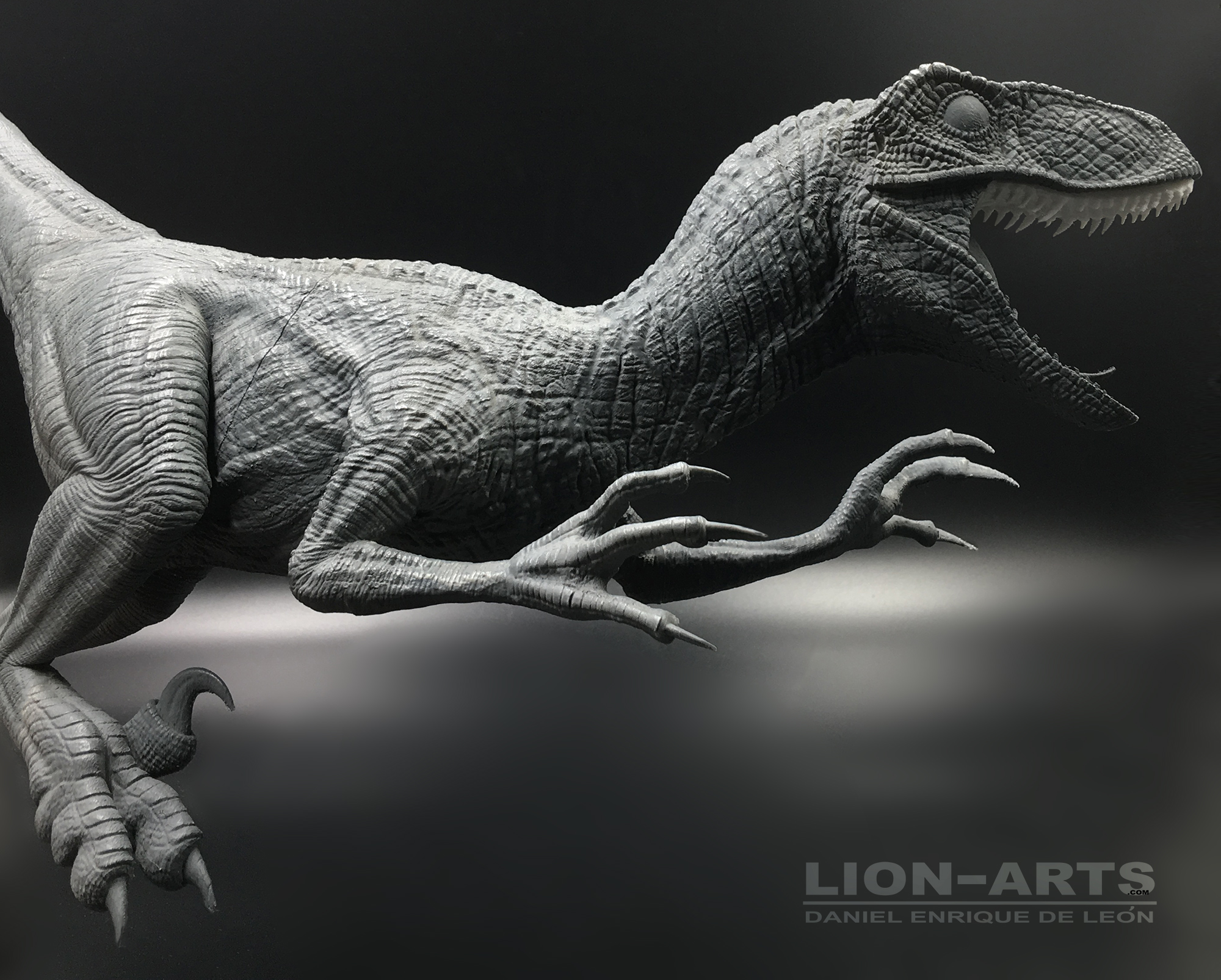 Velociraptor Running Attack Pose - 1/6th scale
