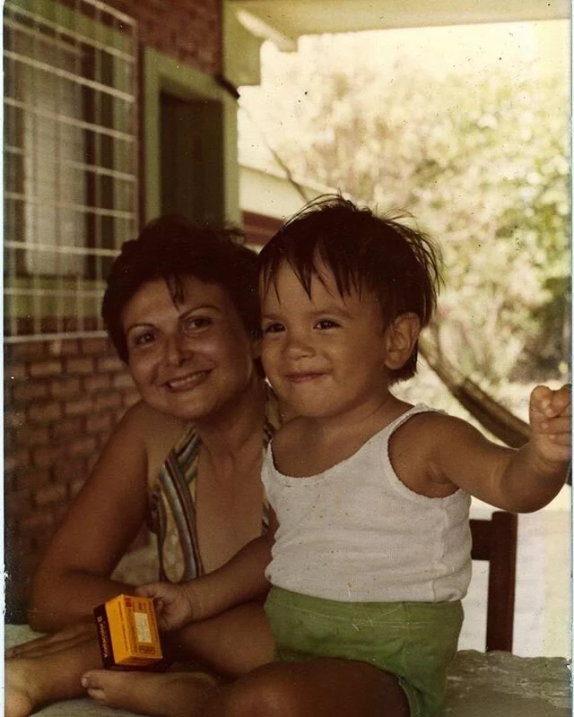 Feliz día de la Madres a mi Mami.