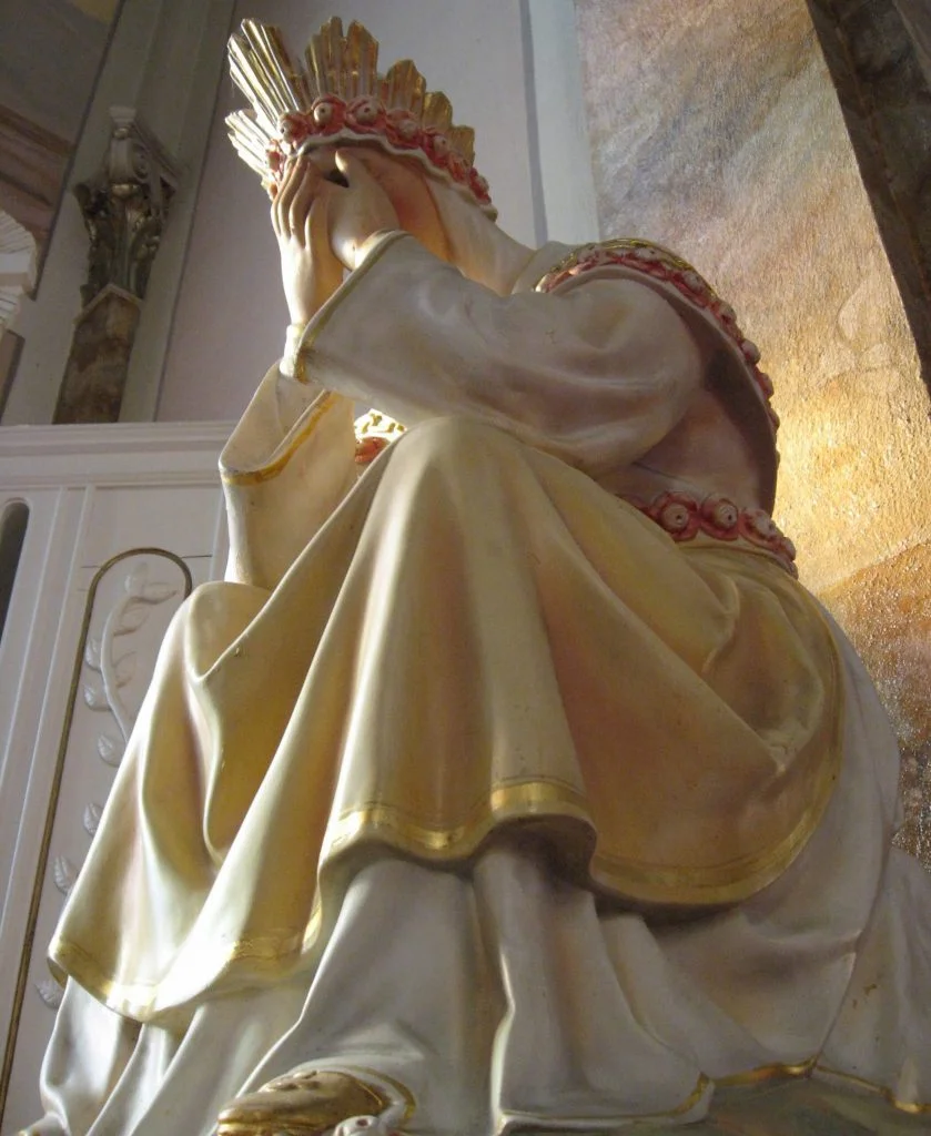 Our_Lady_of_La_Salette_crying-839x1024.jpg