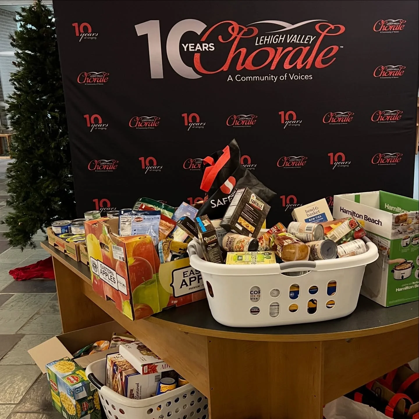 ‼️🔔Reminder! We are collecting non-perishable items for our Winter Concert Food Drive this weekend. Your donations will benefit New Bethany&rsquo;s Choice Food Pantry. Let&rsquo;s make this truly a &ldquo;Crowded Table&rdquo;! 

Tickets for Friday n