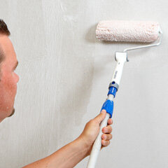 2) Roll the adhesive onto the wall using ”GLASSTEX Essential Ready Mixed Adhesive”
