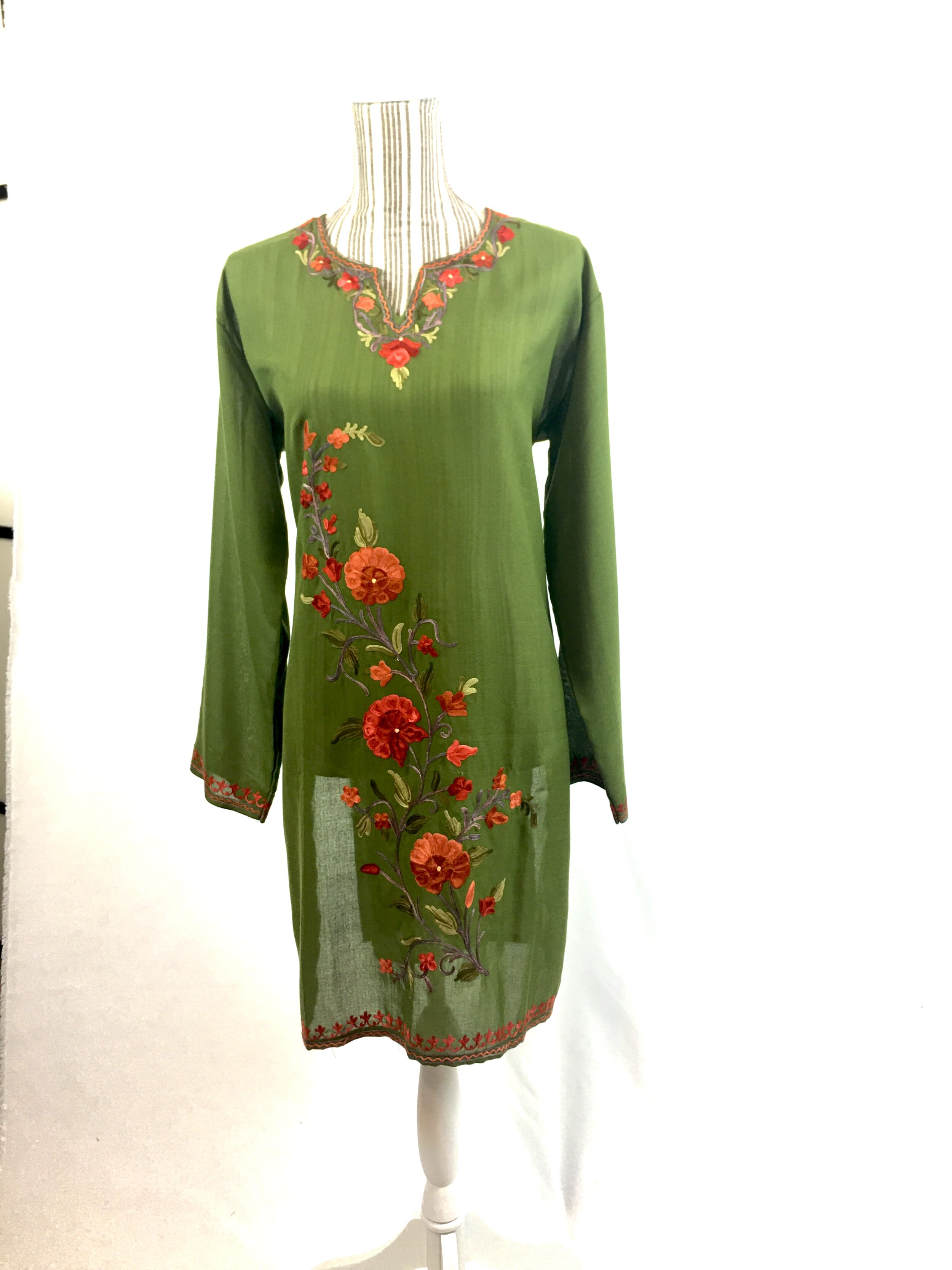 green kurta with embroidery and long sleeves, size 12(40")