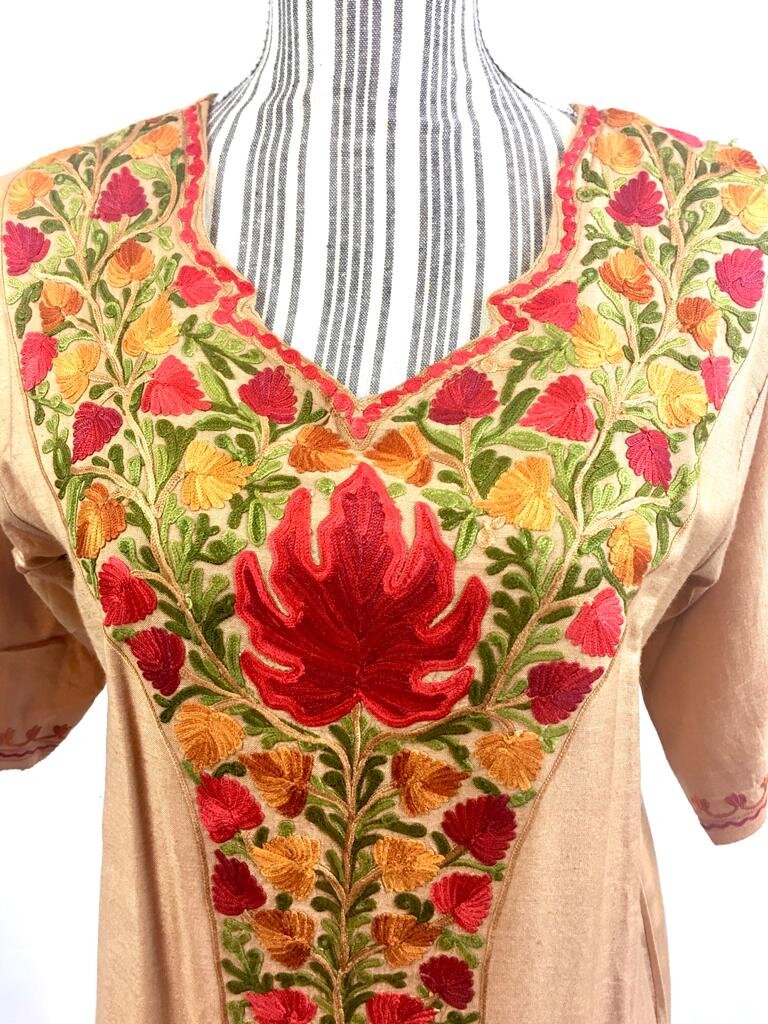 Beige Kurta with thread embroidery