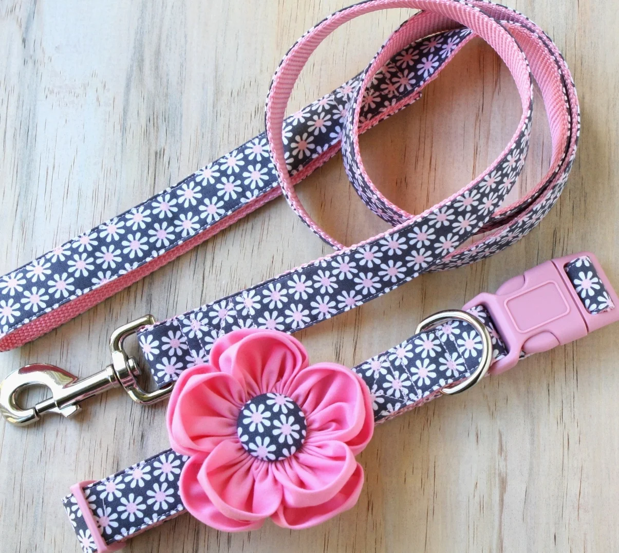 Flower collar and leash set.JPG