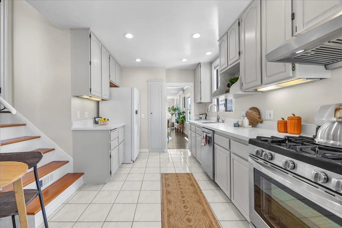 2839 Bartlett St, Oakland, CA 94602