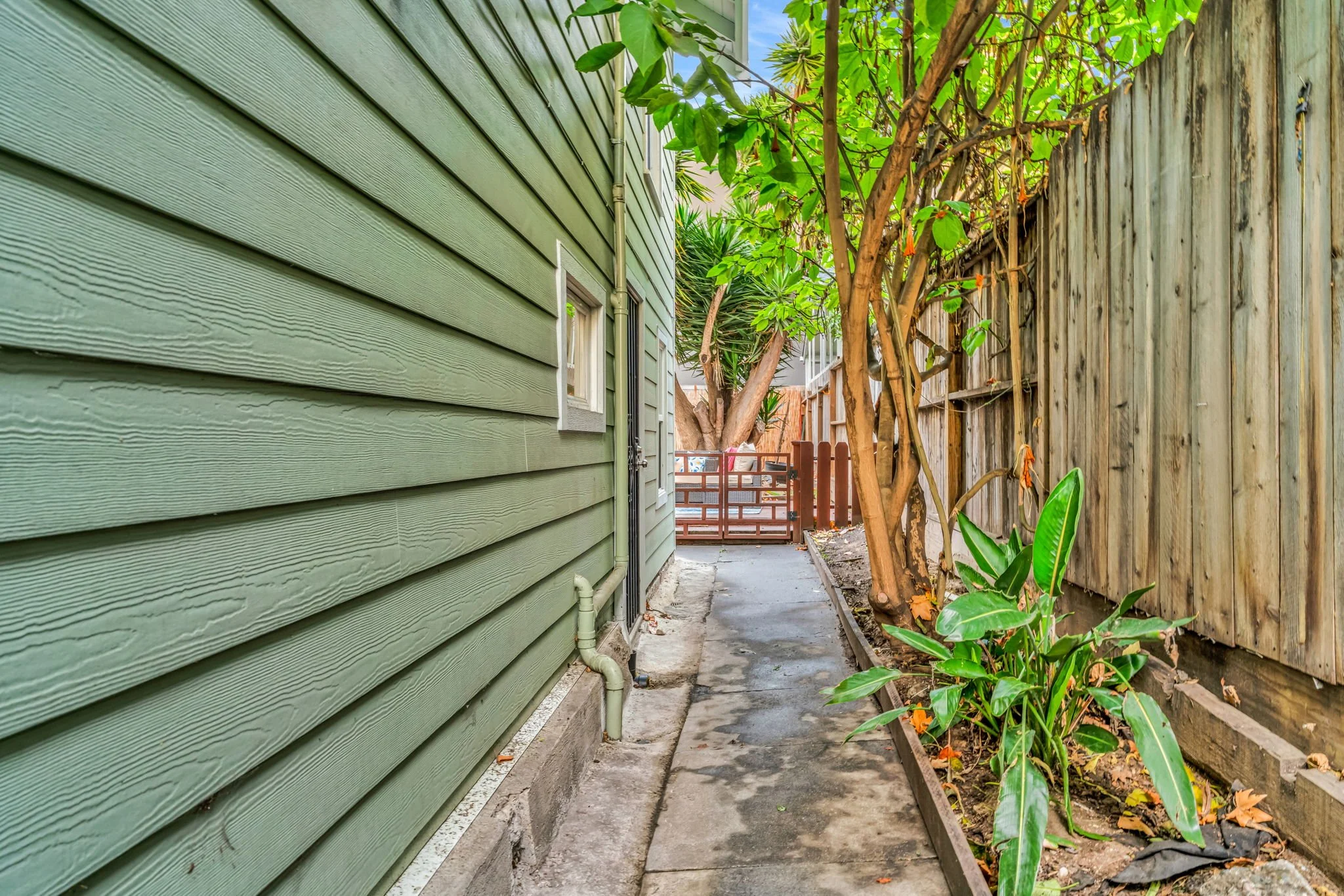 1034 E 21st St, Oakland, CA 94606