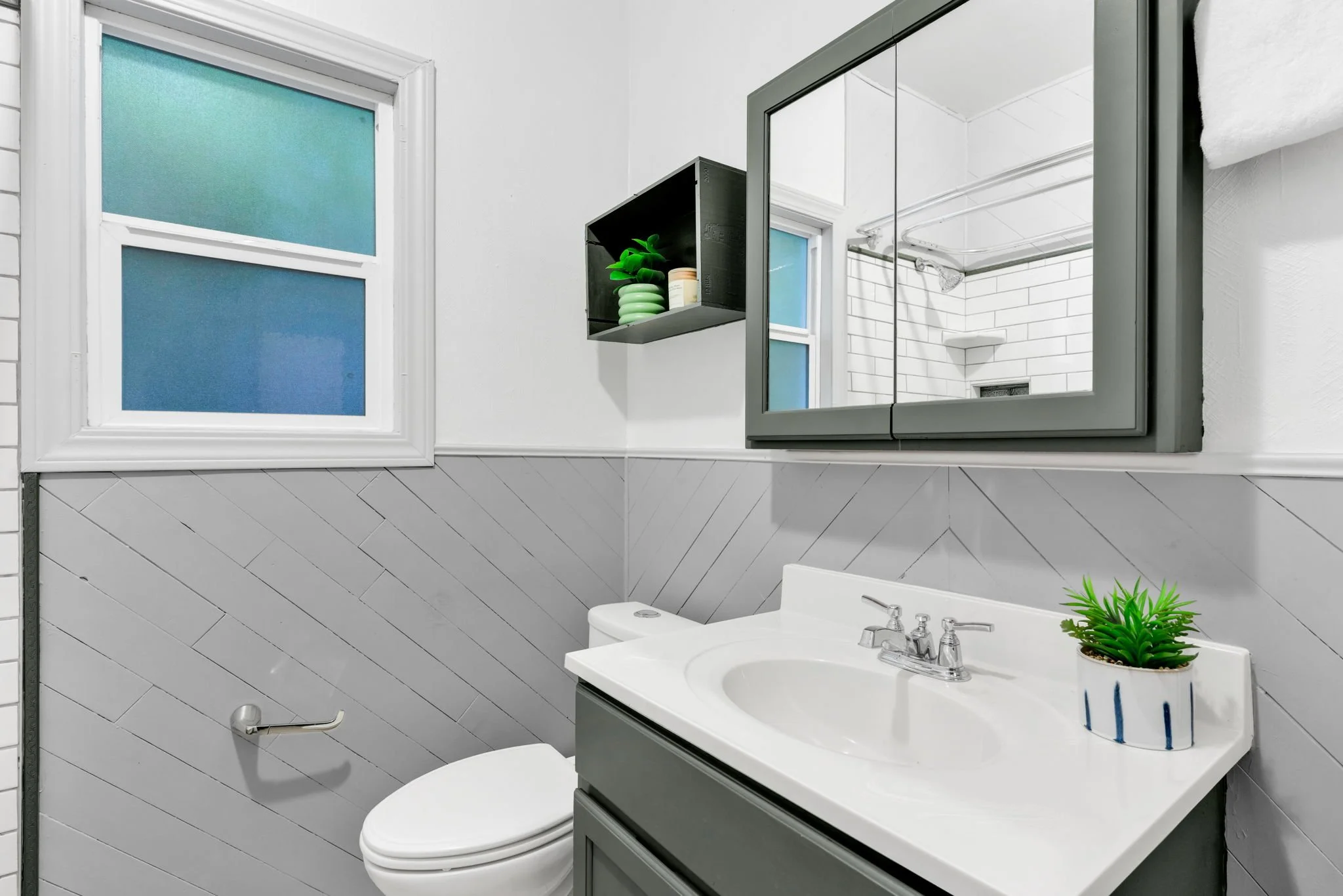 1034 E 21st St, Oakland, CA 94606