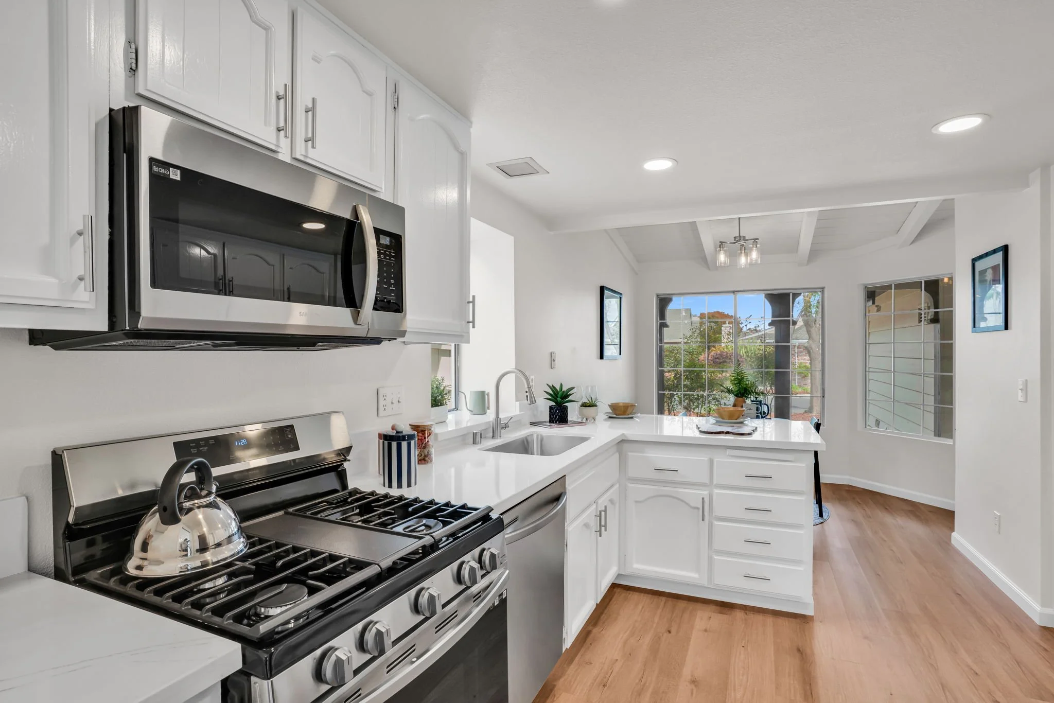 121 Brighton Rd, Alameda, CA 94502