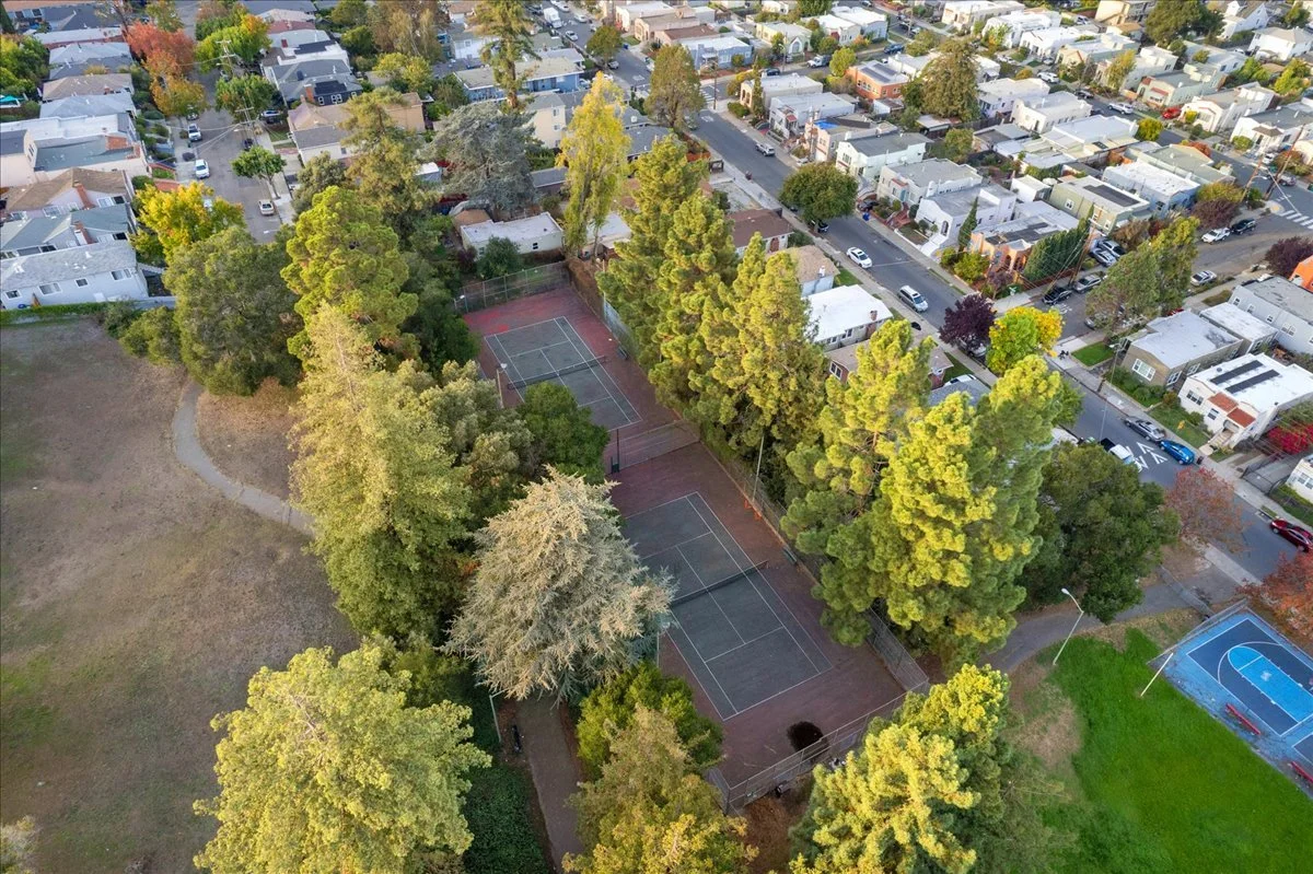 3829 Brookdale Ave, Oakland, CA 94619