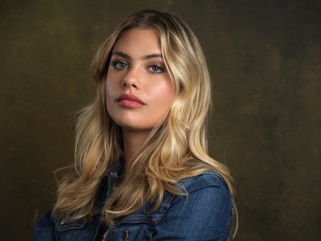 Mia Luna Actors Headshots Los Angeles