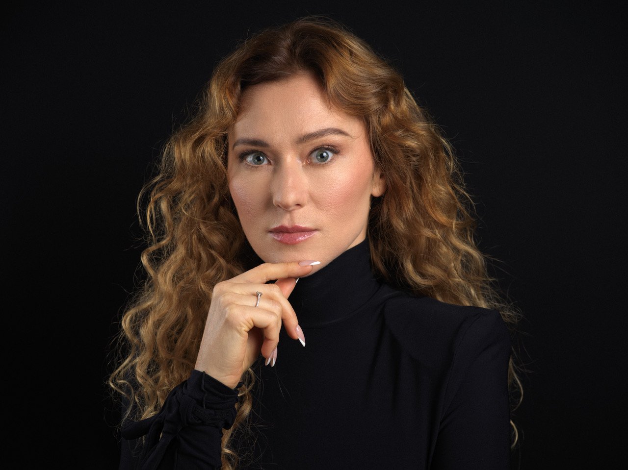Capturing the Essence of a Female Entrepreneur: Mia Murr at the Los Angeles Studio