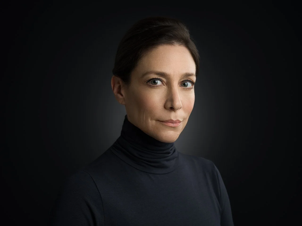 Capturing Character: Actress Jennifer Riker at the London Studio