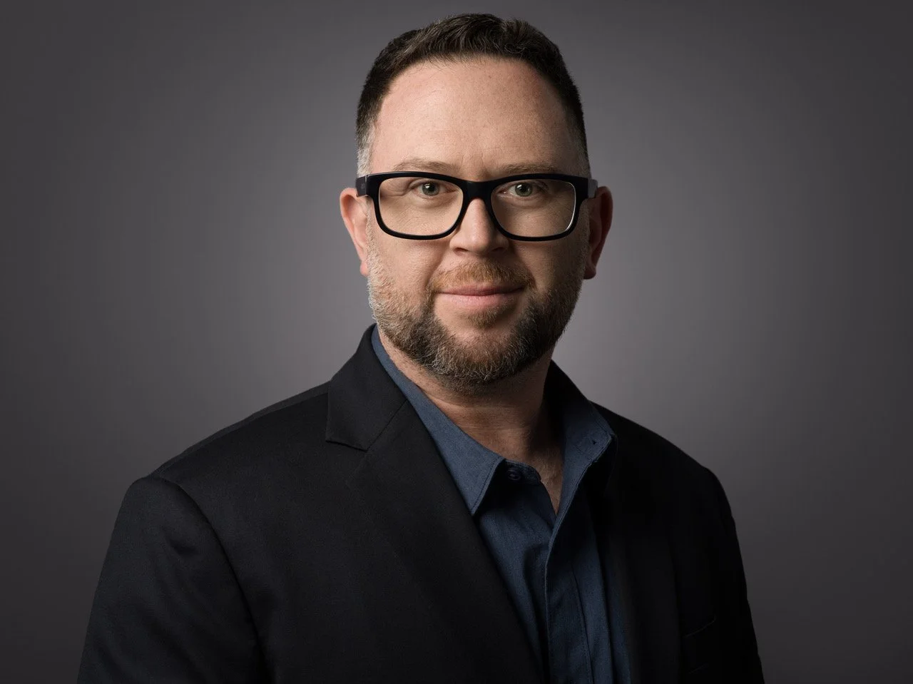  Manhattan  Headshots | Rory L ewis Photographic Studio NYC  Breaking the mold of  the "sta ndard" NYC portrait. Whether you are a Broadway veteran or a C-Suite executive, I provide character-driven imagery that commands attention in the world’s most