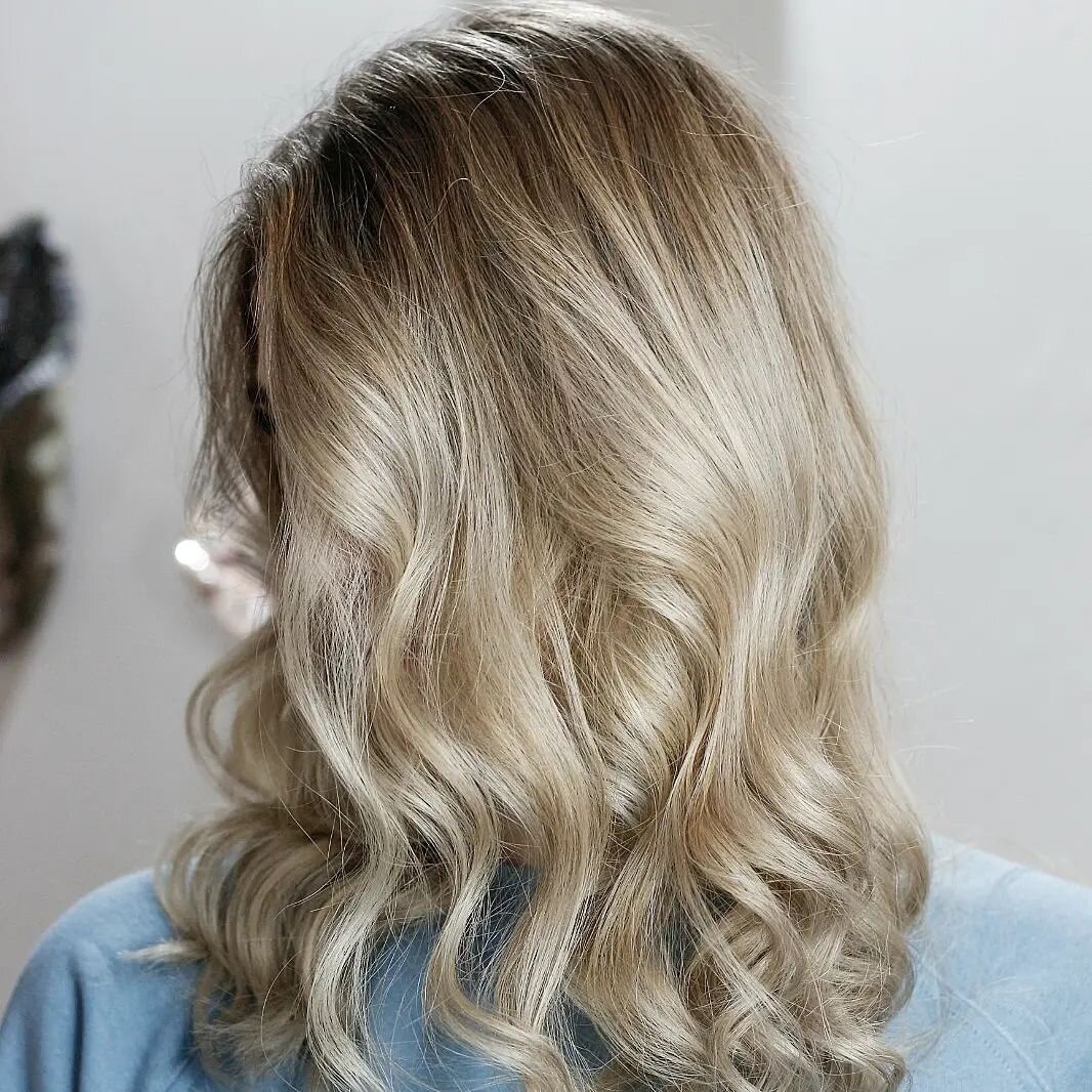 Going blonder for fall ain't a crime. Just a nice little refresh and an appointment that's all about you! 

#hairsalon #haircolor #haircolorist #haircut #shorthair #instahair #blondetones #blondehighlights #blondehairdontcare #instagood #colors #davi