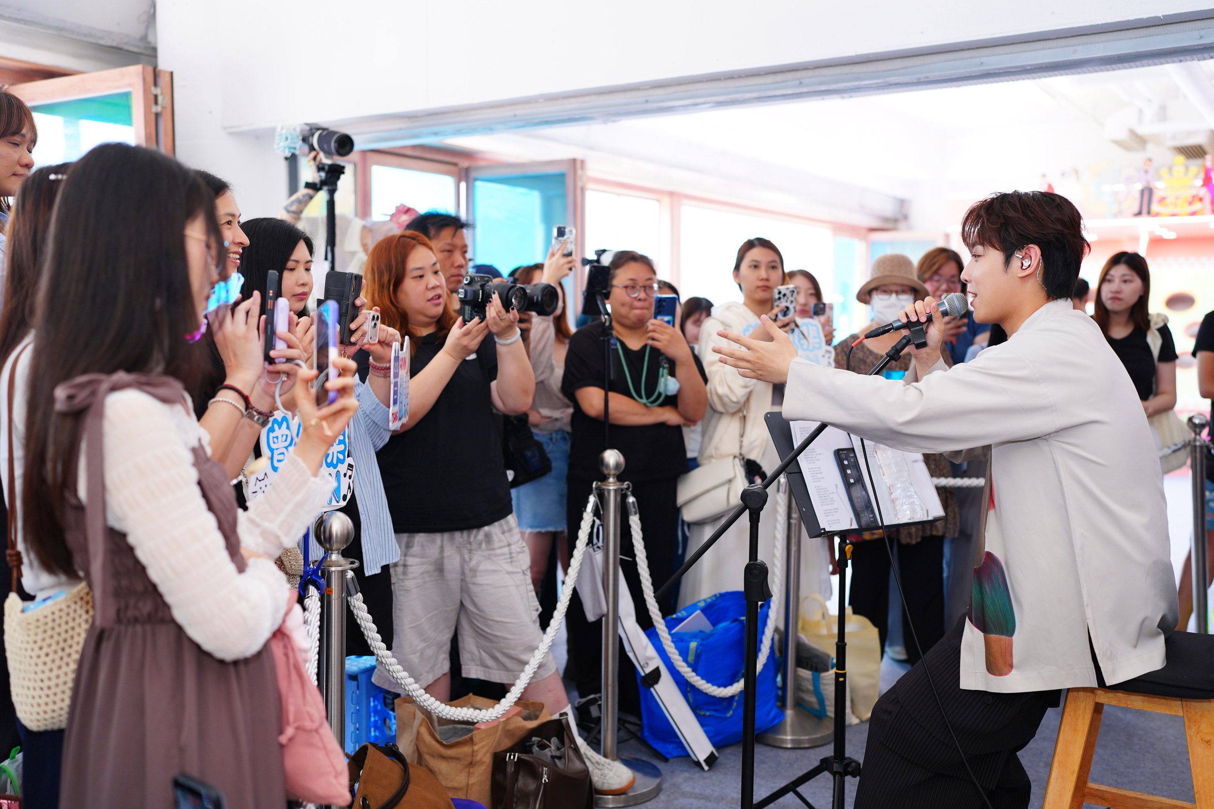 Arvin為 fans獻唱經典英皇金曲.JPG.jpeg