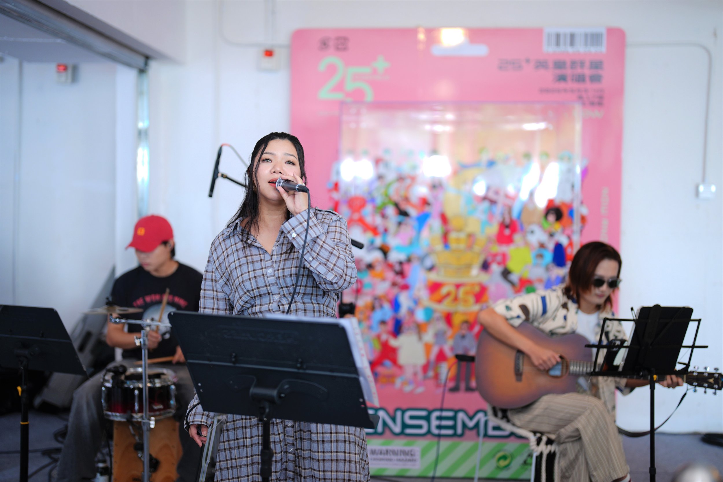 小巧演唱新歌.jpeg