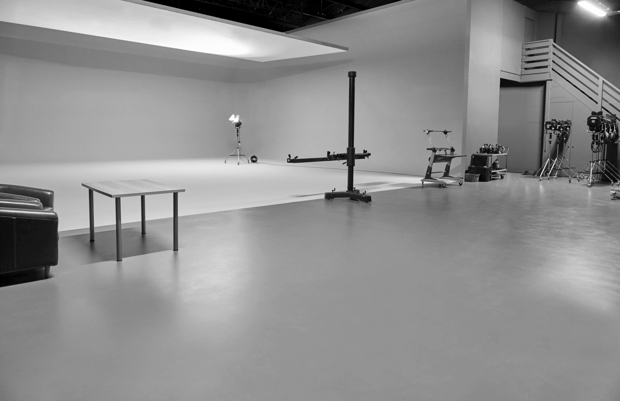 Studio-1-one-moorland-studios-large-photography-space-uk-midlands-infinity-cove-ready-for-hire.jpg